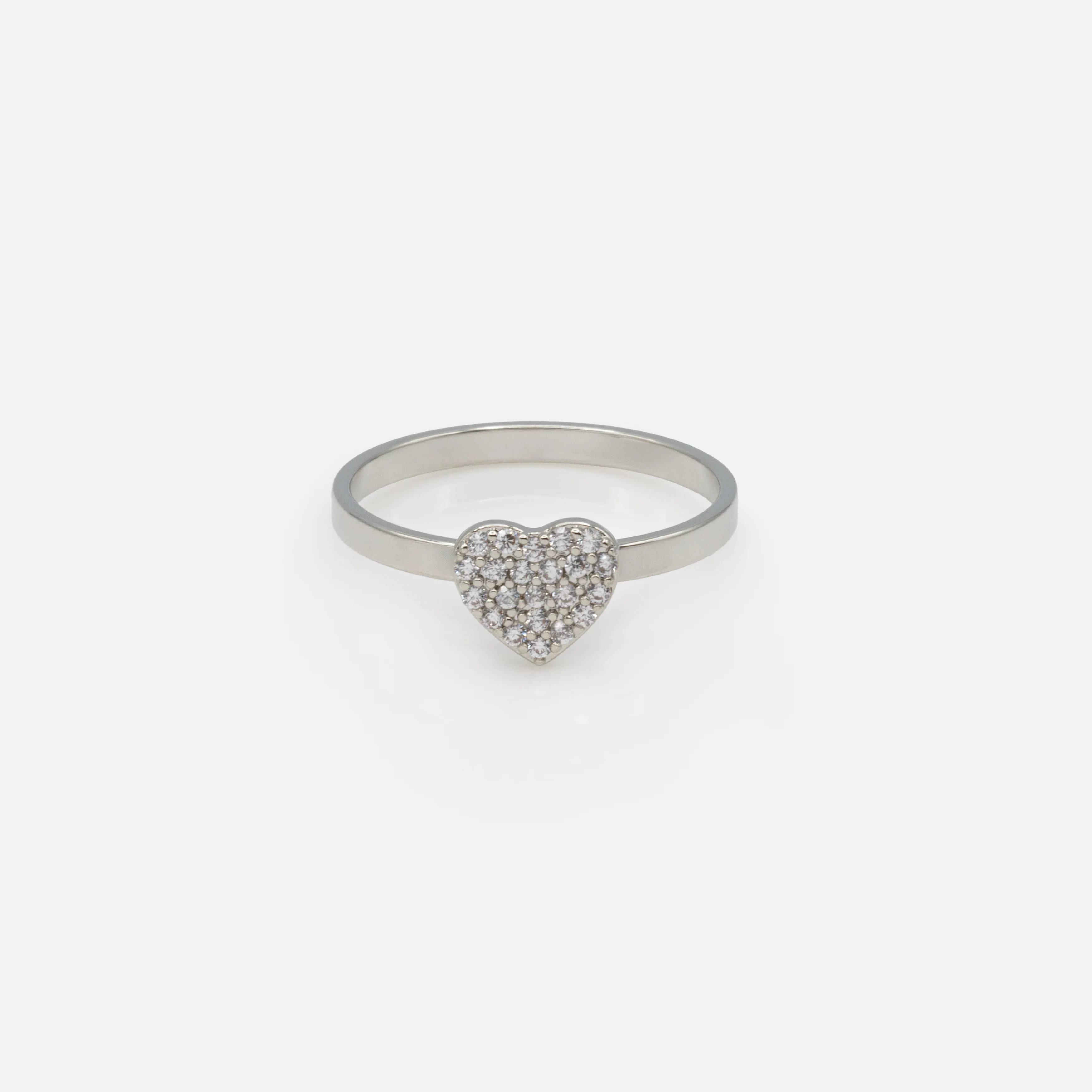 Bague argentée avec coeur garni de zircons cubiques