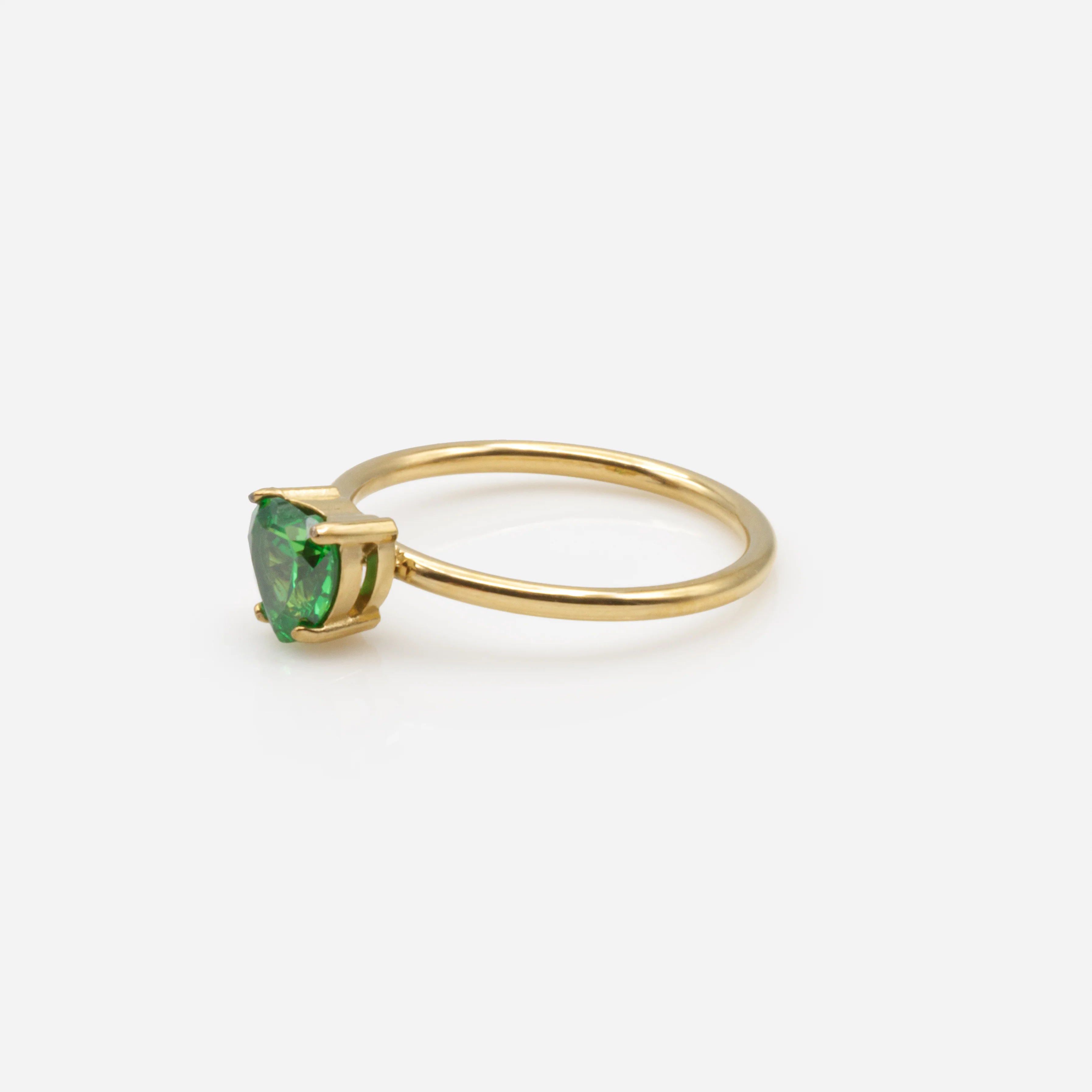 Bague dorée avec zircon cubique coeur vert en acier inoxydable - Image 2
