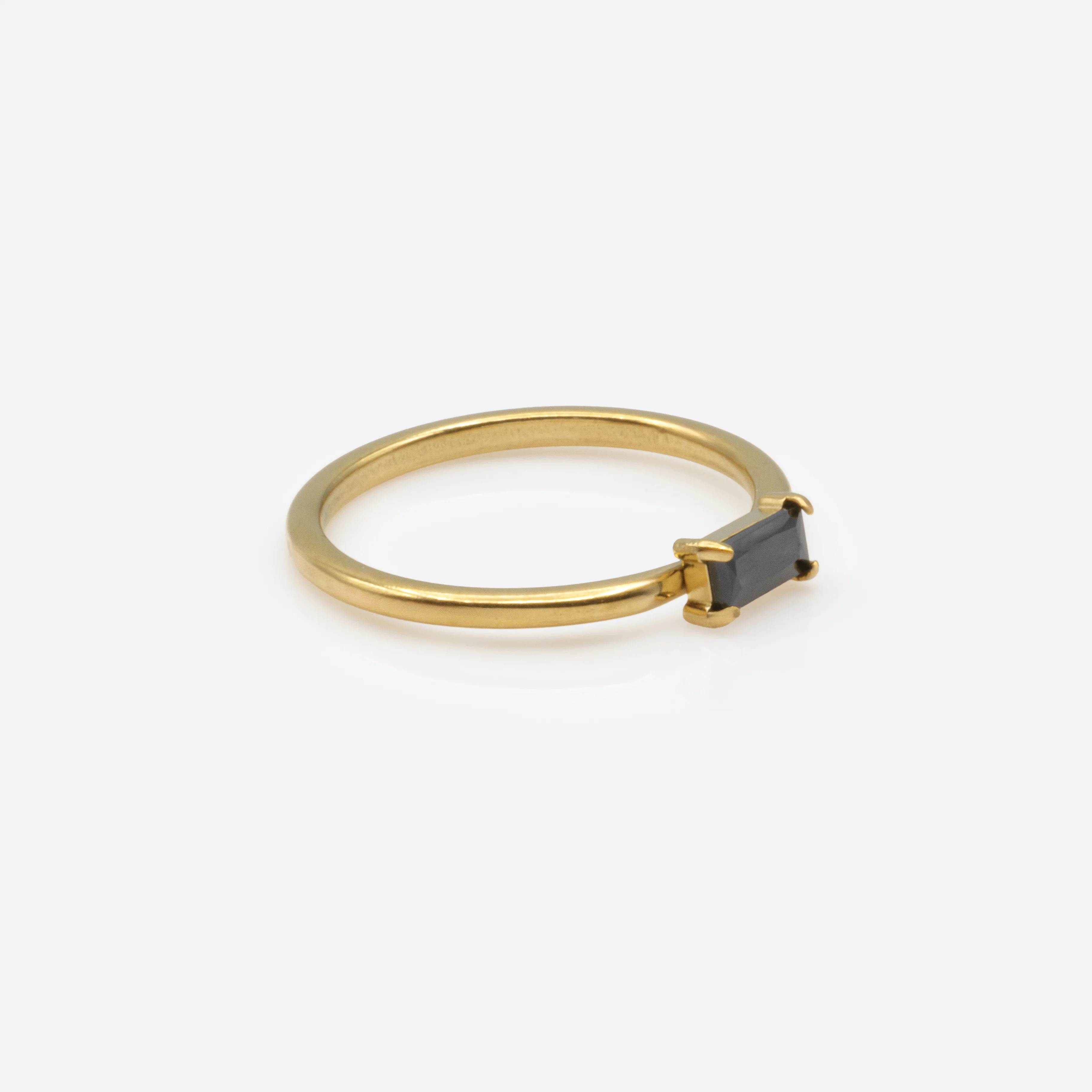 Bague dorée avec pierre rectangulaire noire en acier inoxydable - Image 3