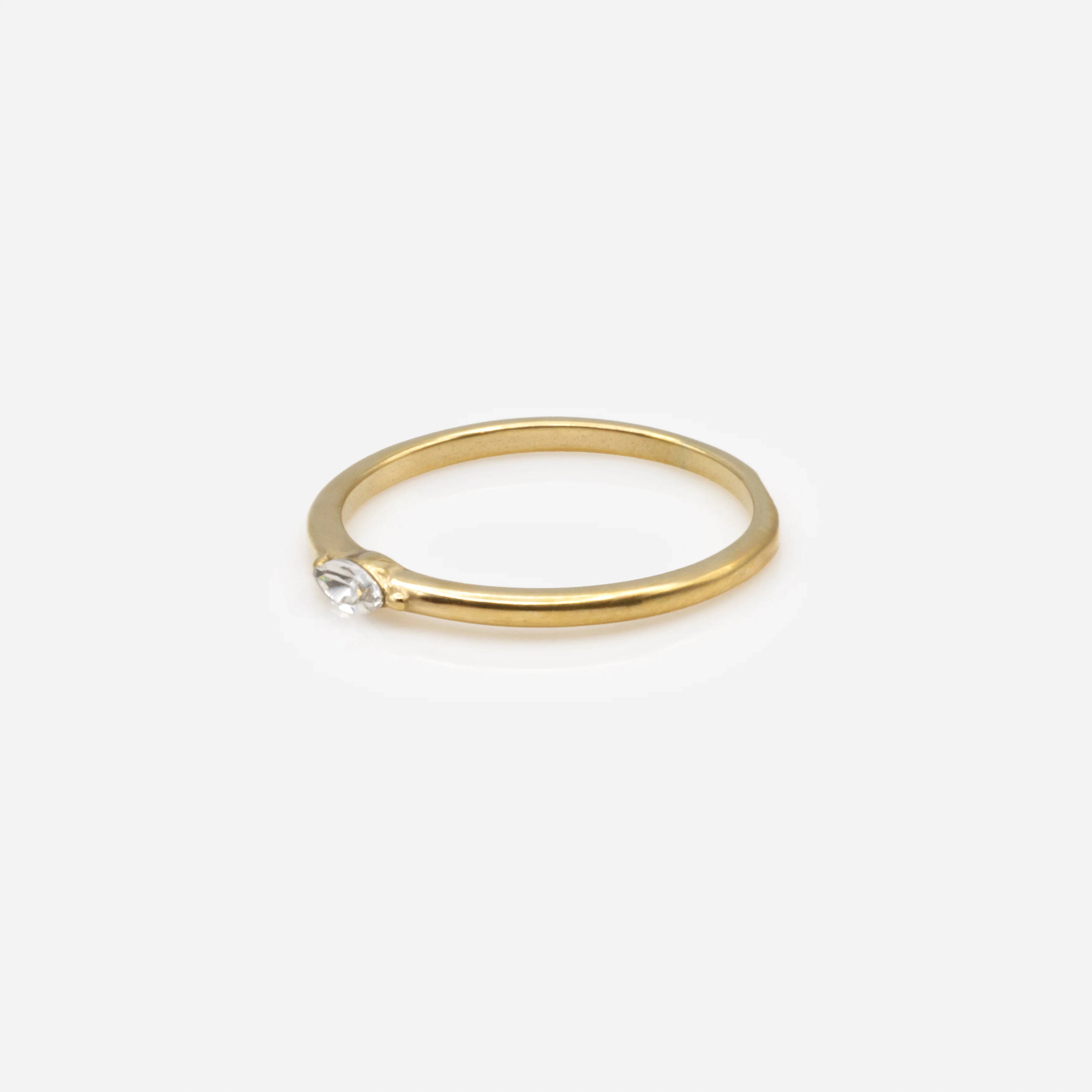 Bague dorée avec zircon cubique ovale en acier inoxydable - Image 2