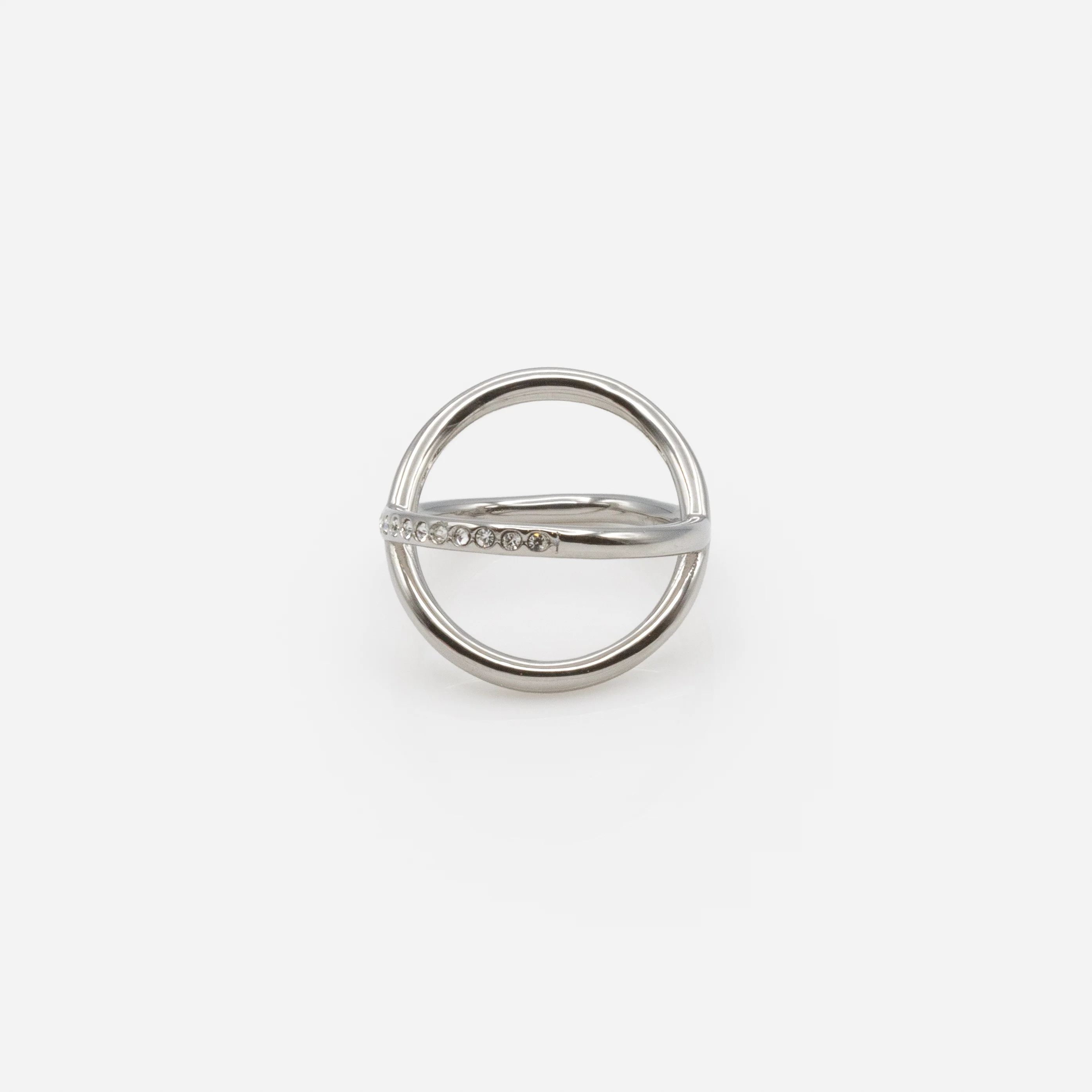Bague argentée en "X" avec zircons cubiques en acier inoxydable - Image 2