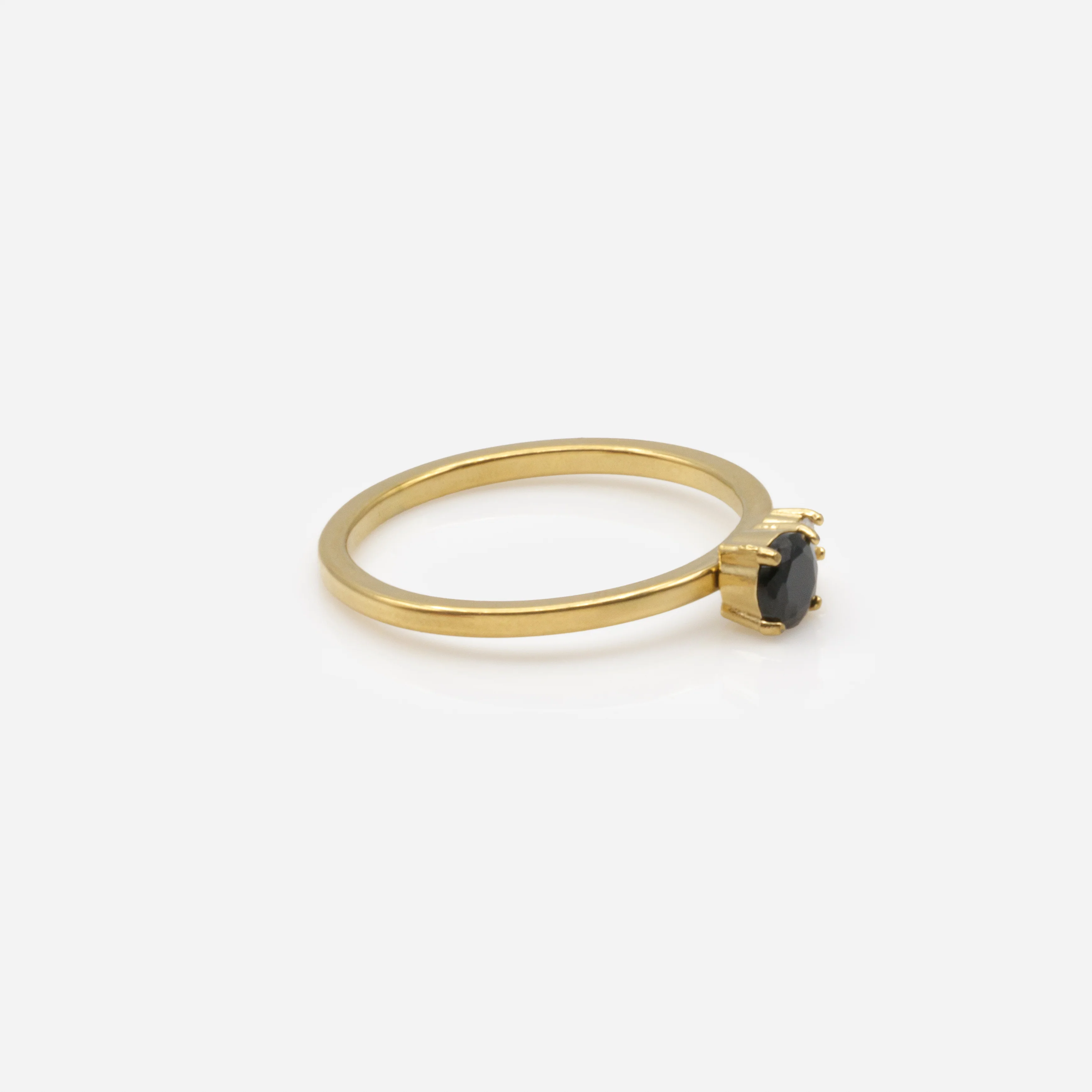 Bague dorée avec zircons noir et translucide en acier inoxydable - Image 3