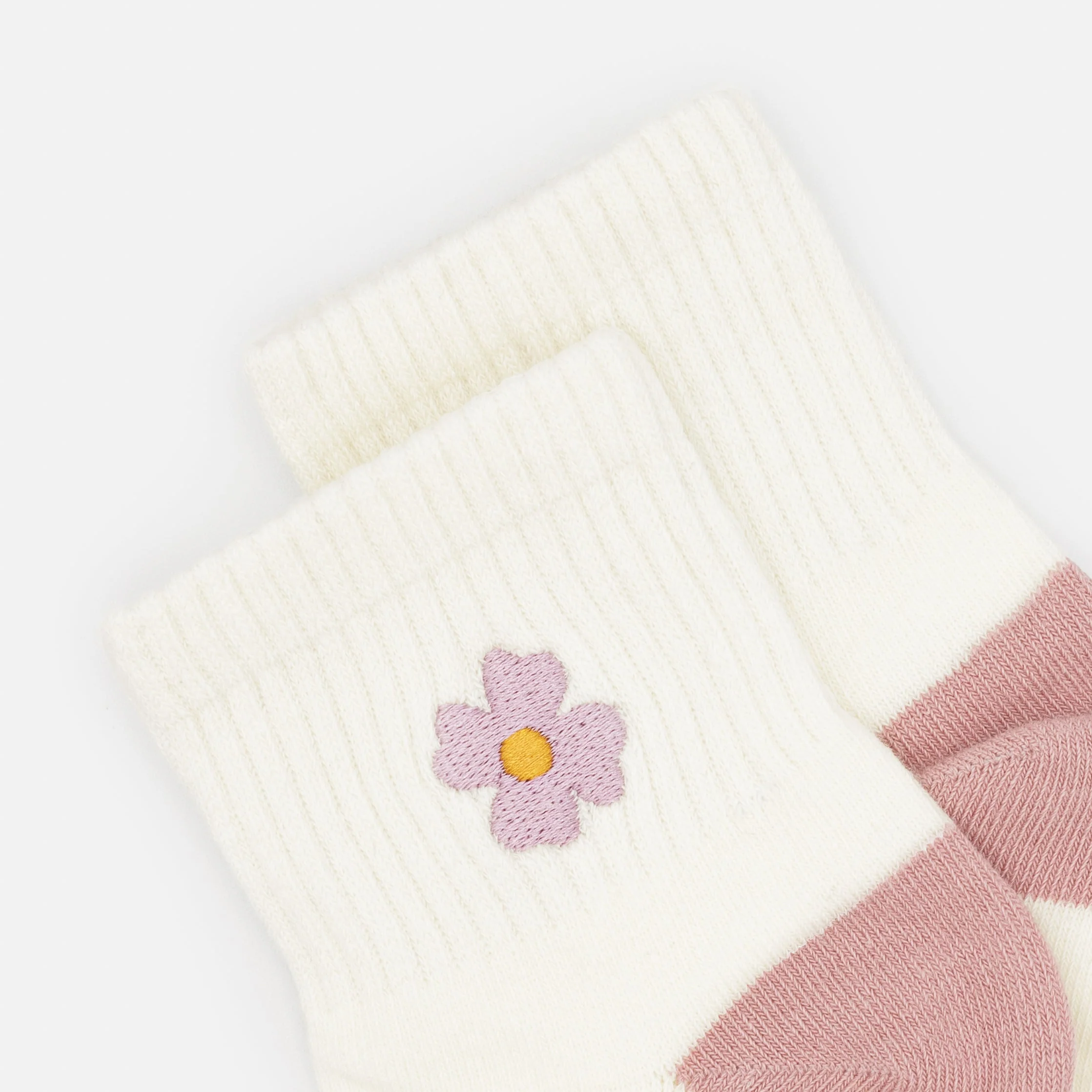 Bas cheville crème côtelés avec broderie fleur mauve - Image 2