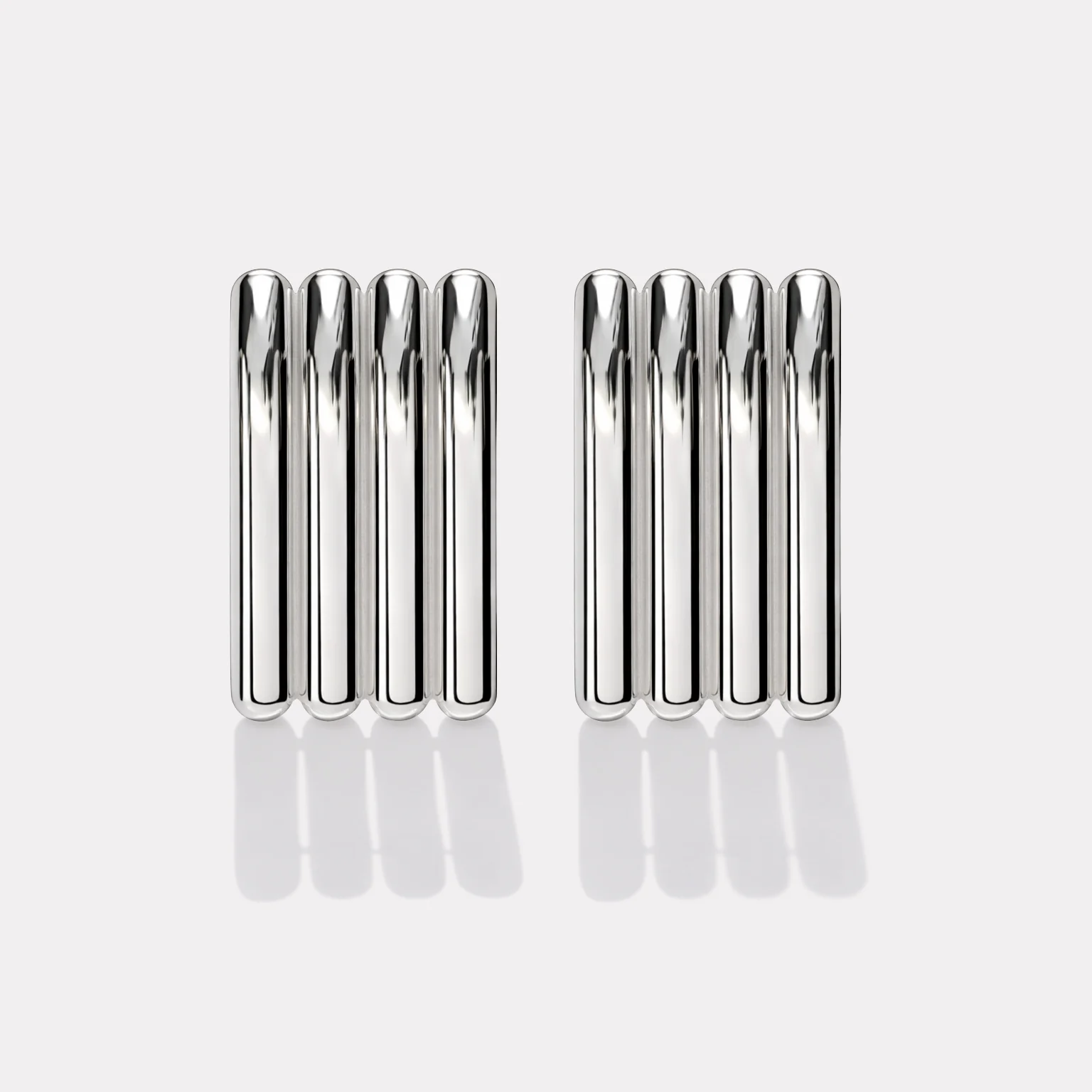 Boucles d’oreilles sculpturales argentées en acier inoxydable - Image 2