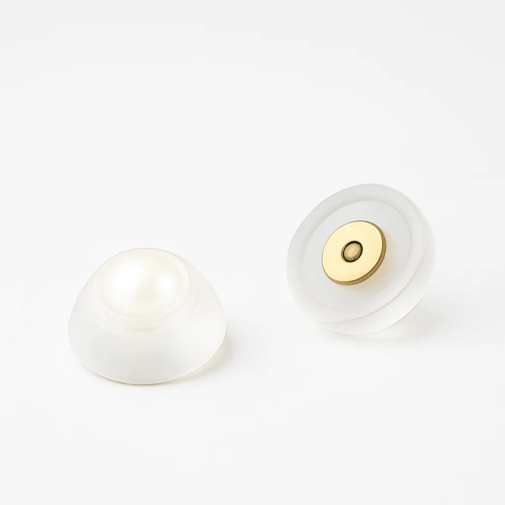 Boucles d’oreilles serties d'un zircon cubique rond 2,5 mm avec tige en or 14 carats - Image 4