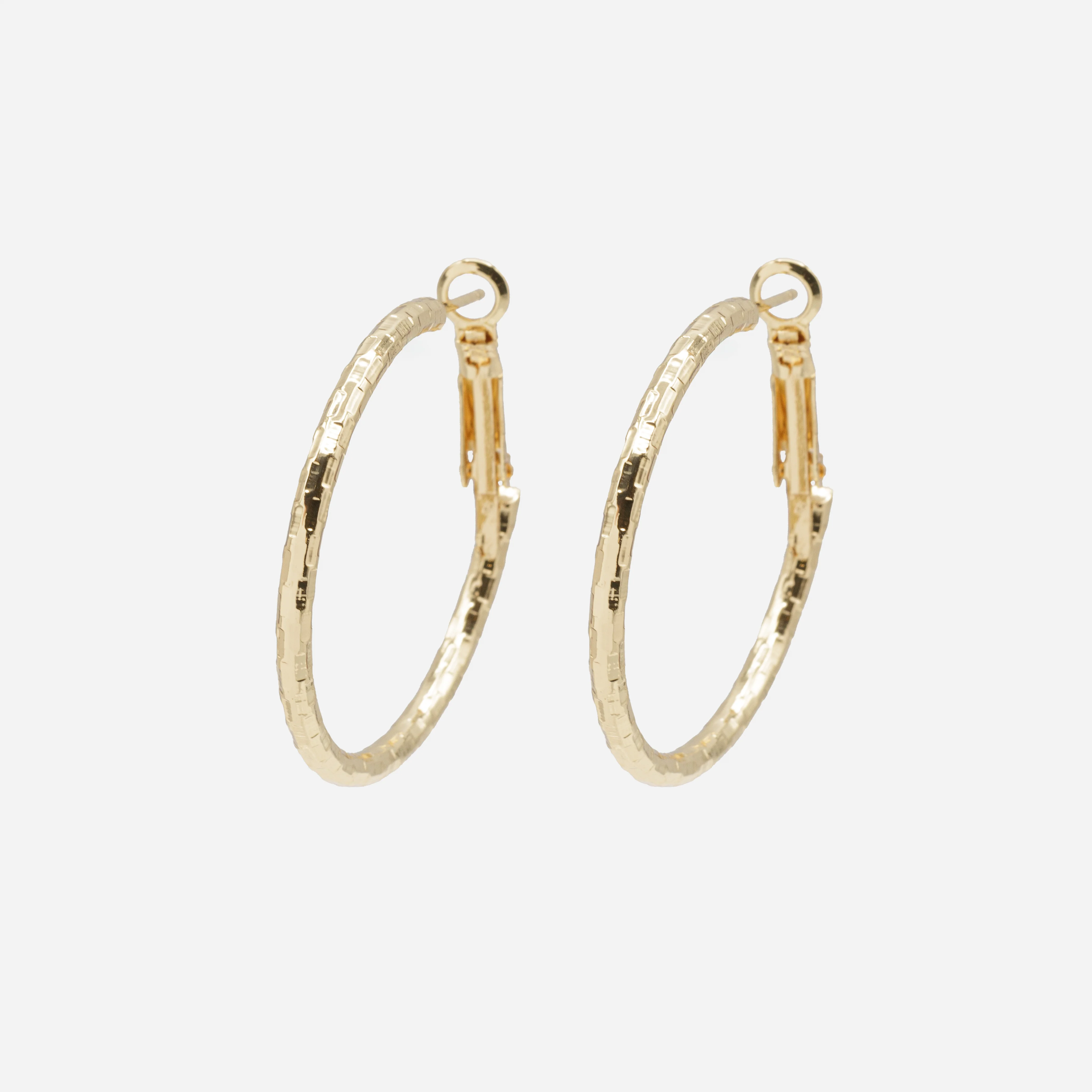 Boucles d'oreilles anneaux dorés à motifs rectangulaires