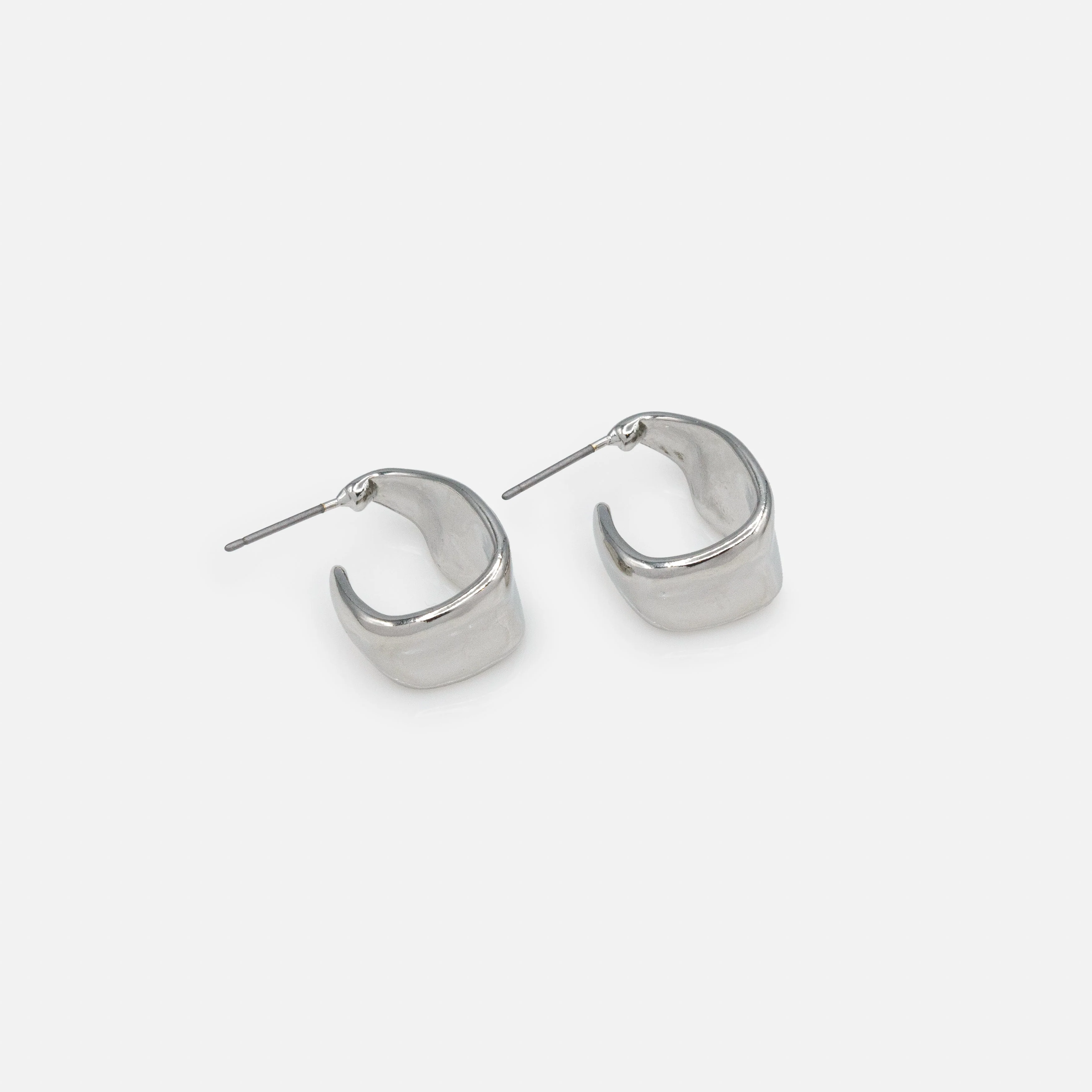 Boucles d'oreilles anneaux argentés imparfaits - Image 2