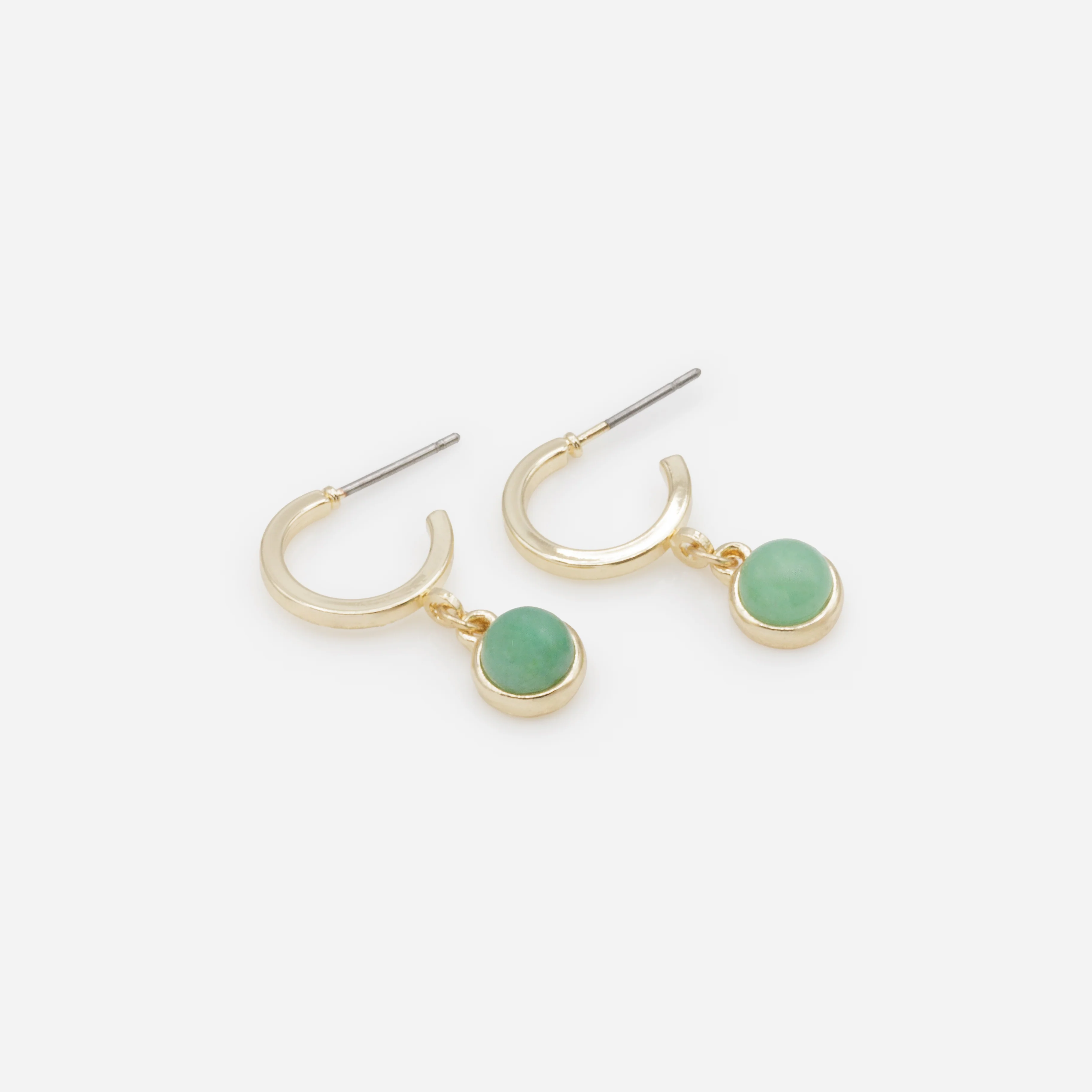 Boucles d'oreilles anneaux dorés ouverts breloque pierre ronde vert pâle - Image 2