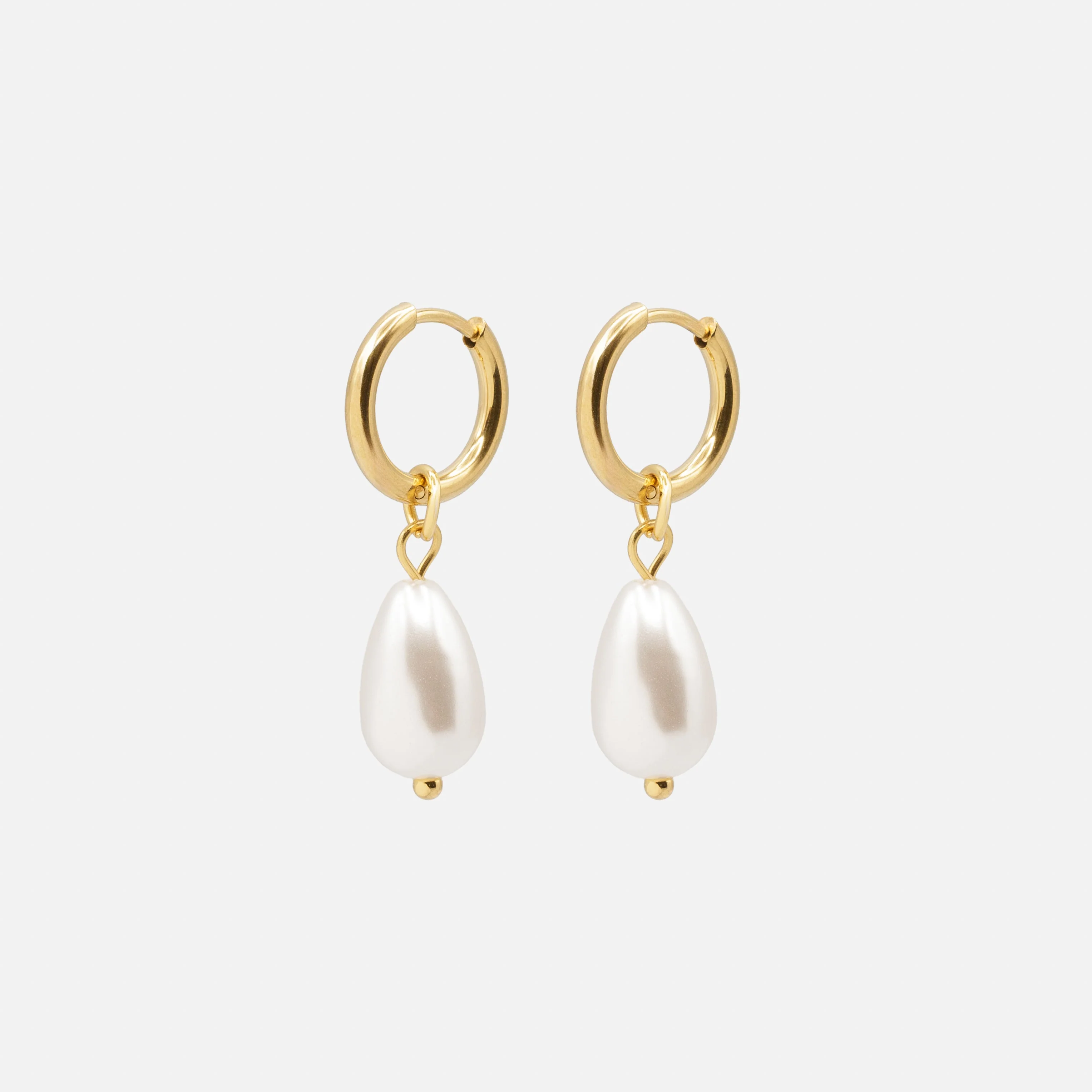 Boucles d'oreilles huggies dorées et perle en acier inoxydable