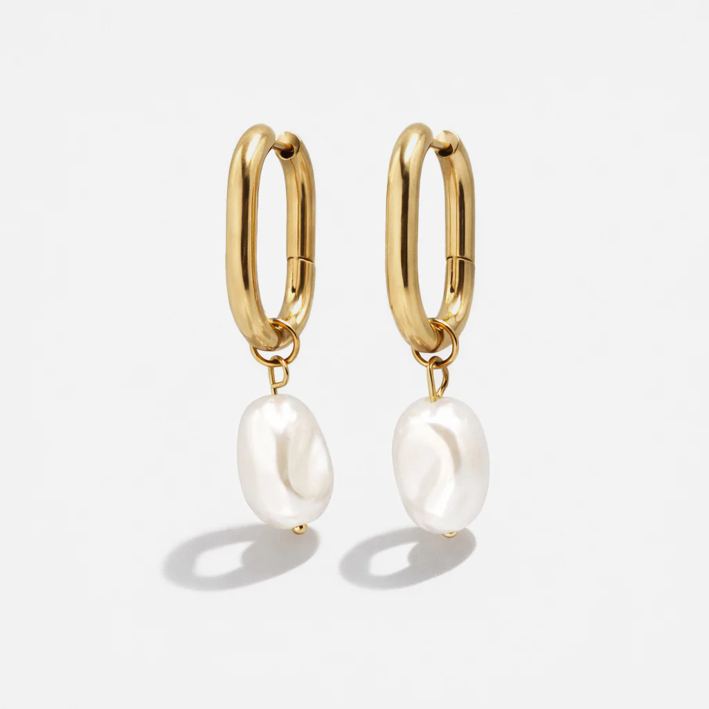 Boucles d'oreilles anneaux dorés ovales avec perle synthétique