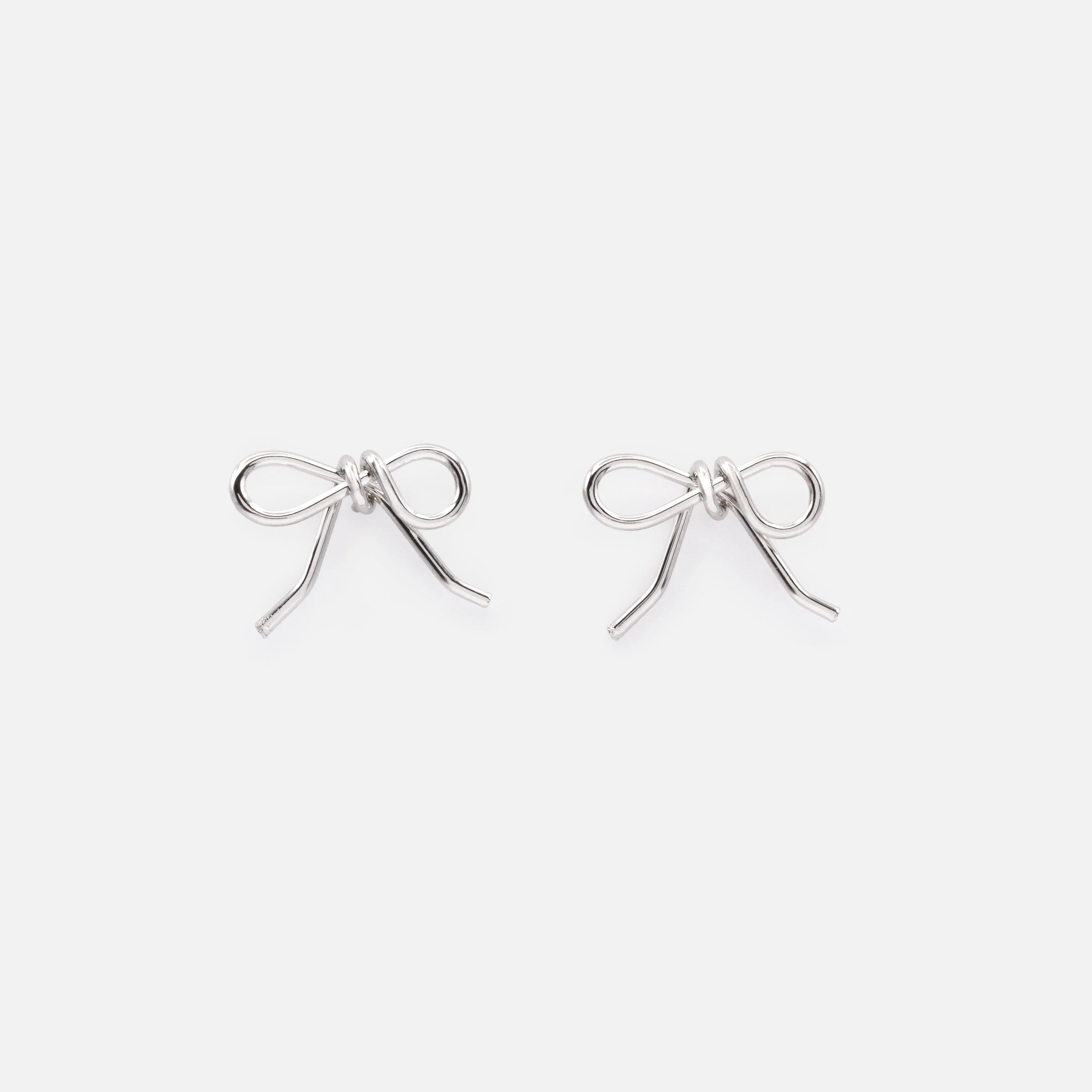 Boucles d'oreilles argentées en forme de boucle