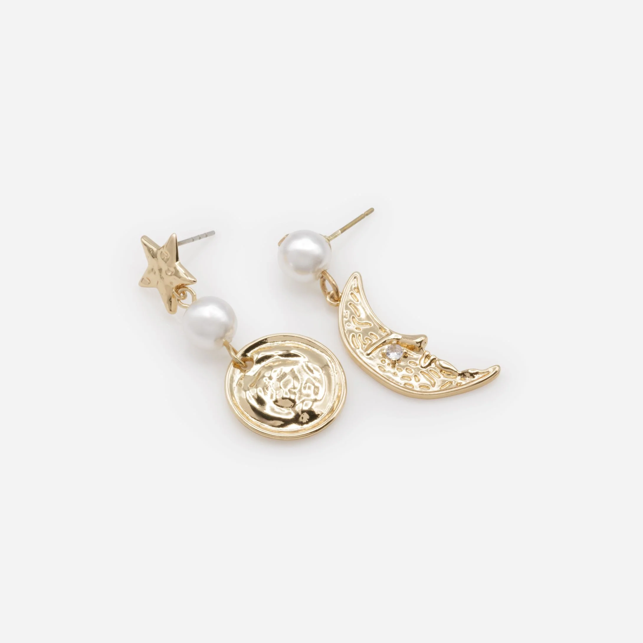 Boucles d'oreilles lunes et étoile dorées avec perles - Image 2