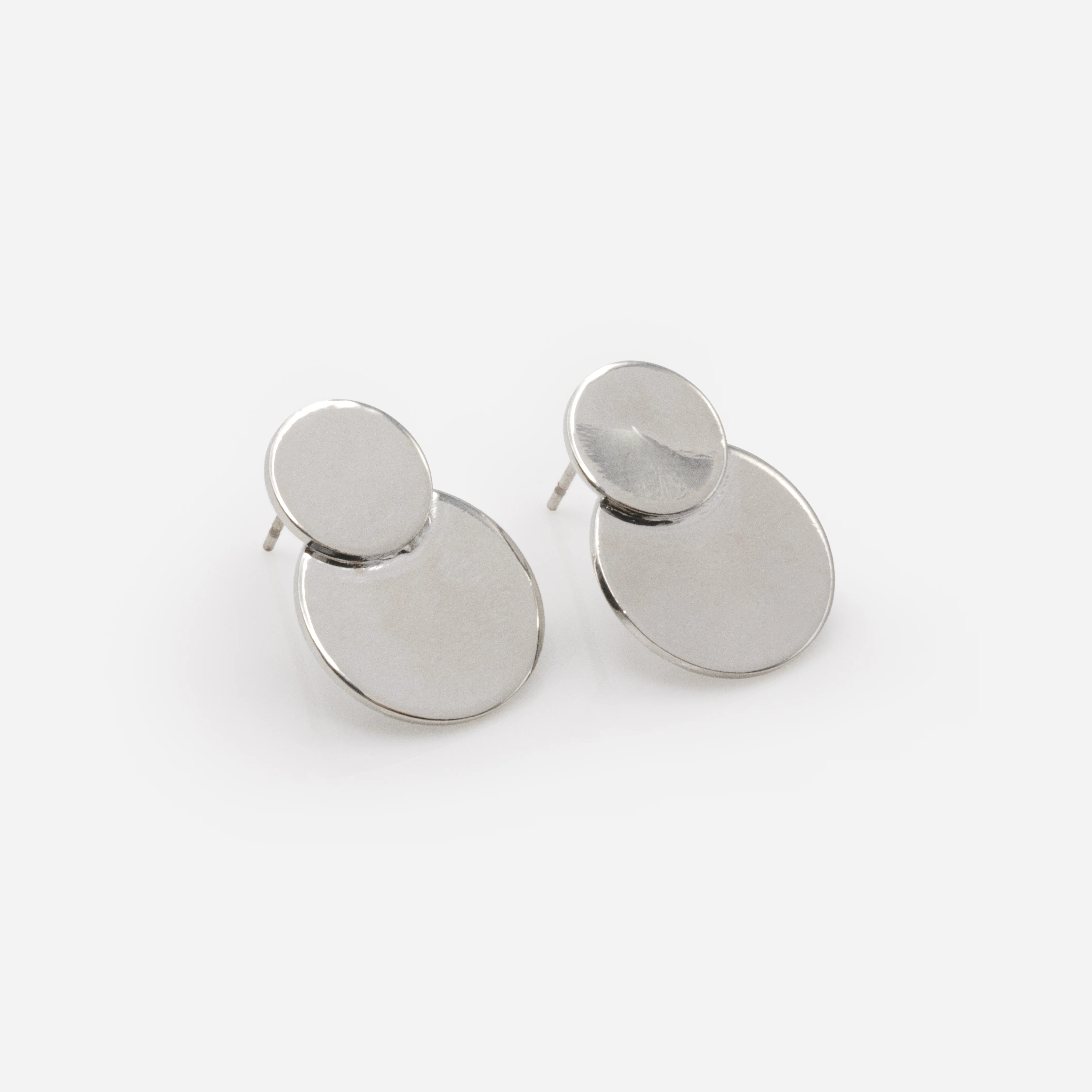 Boucles d'oreilles argentées cercles superposés - Image 2