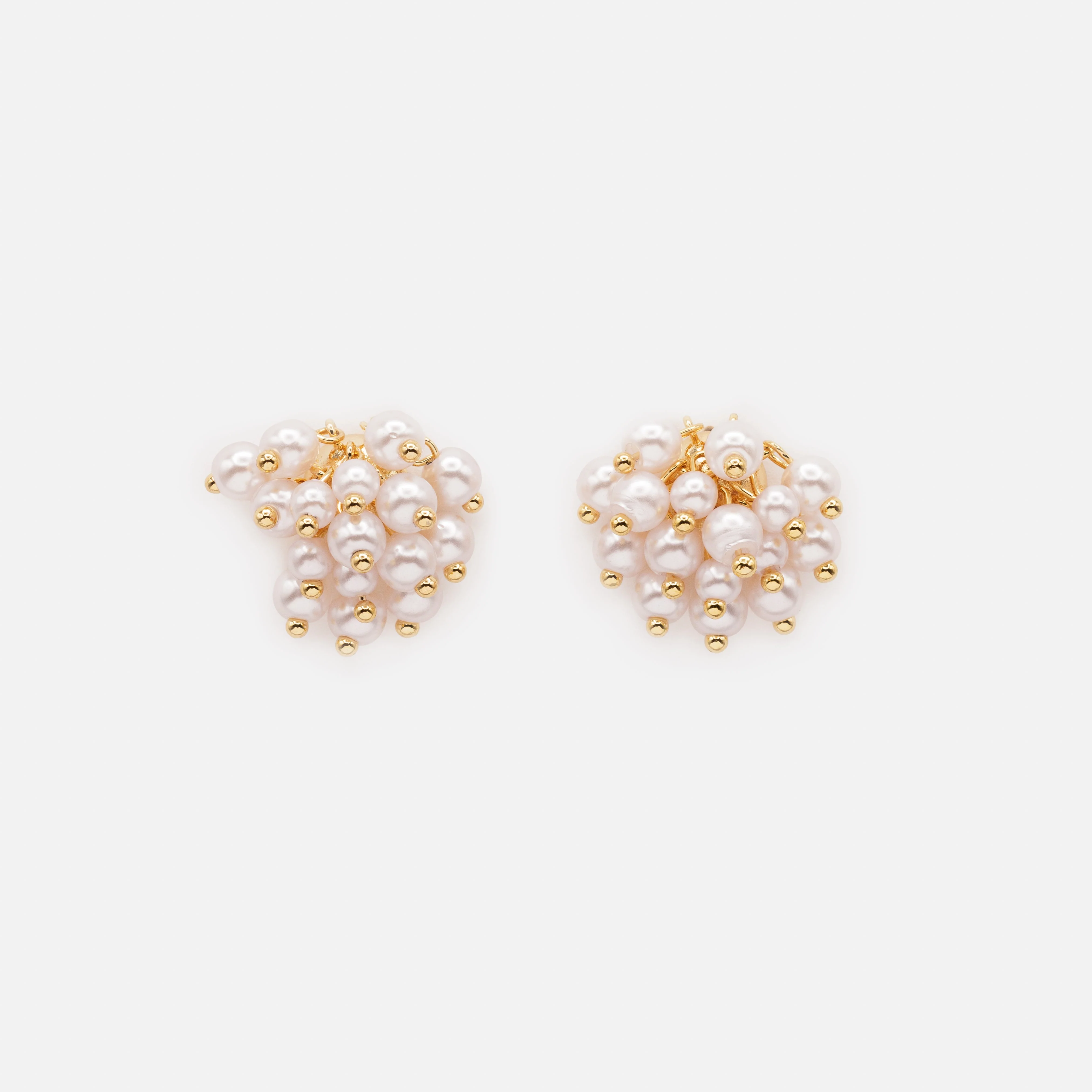Boucles d'oreilles dorées bouquets de perles synthétiques