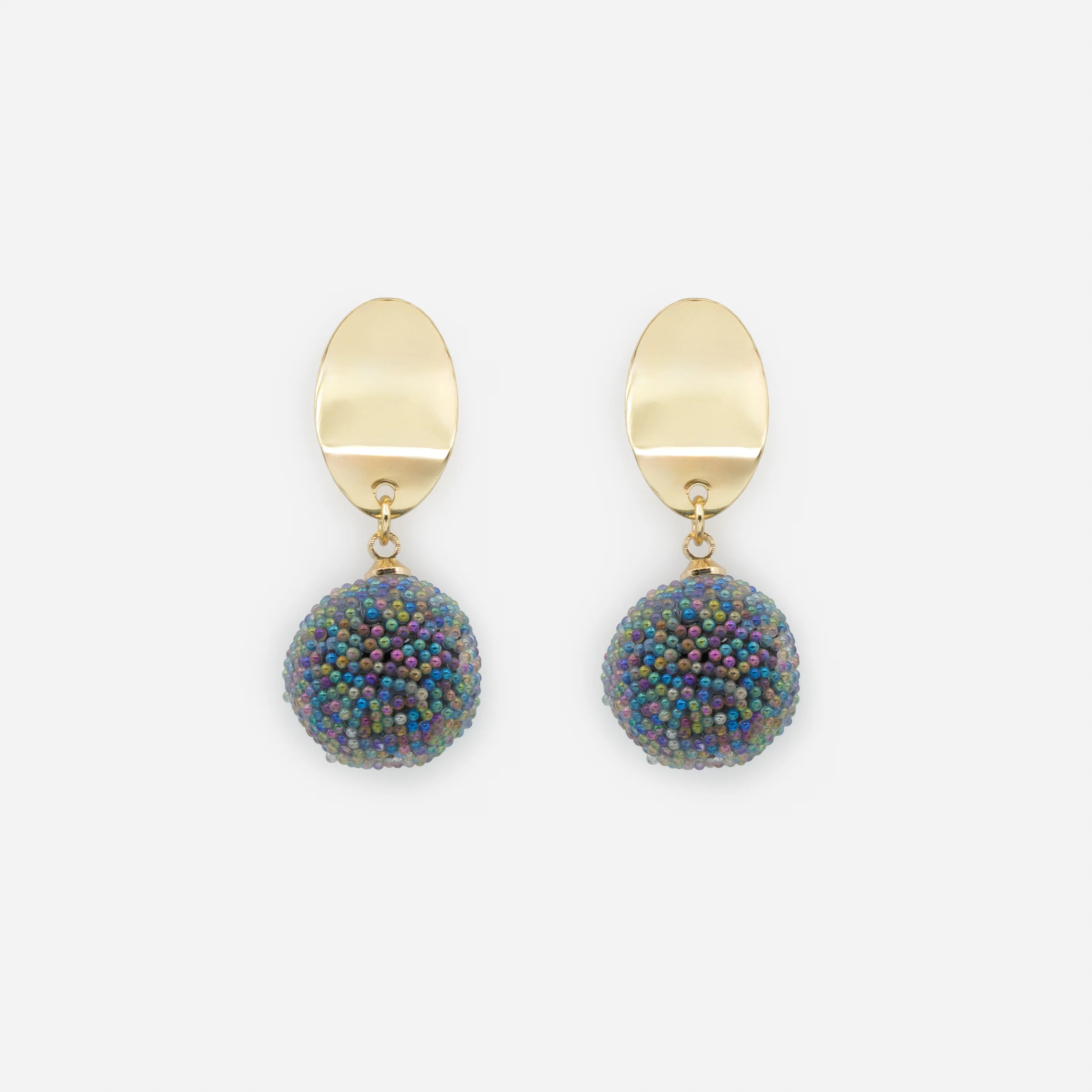 Boucles d'oreilles dorées avec sphère de billes irisées