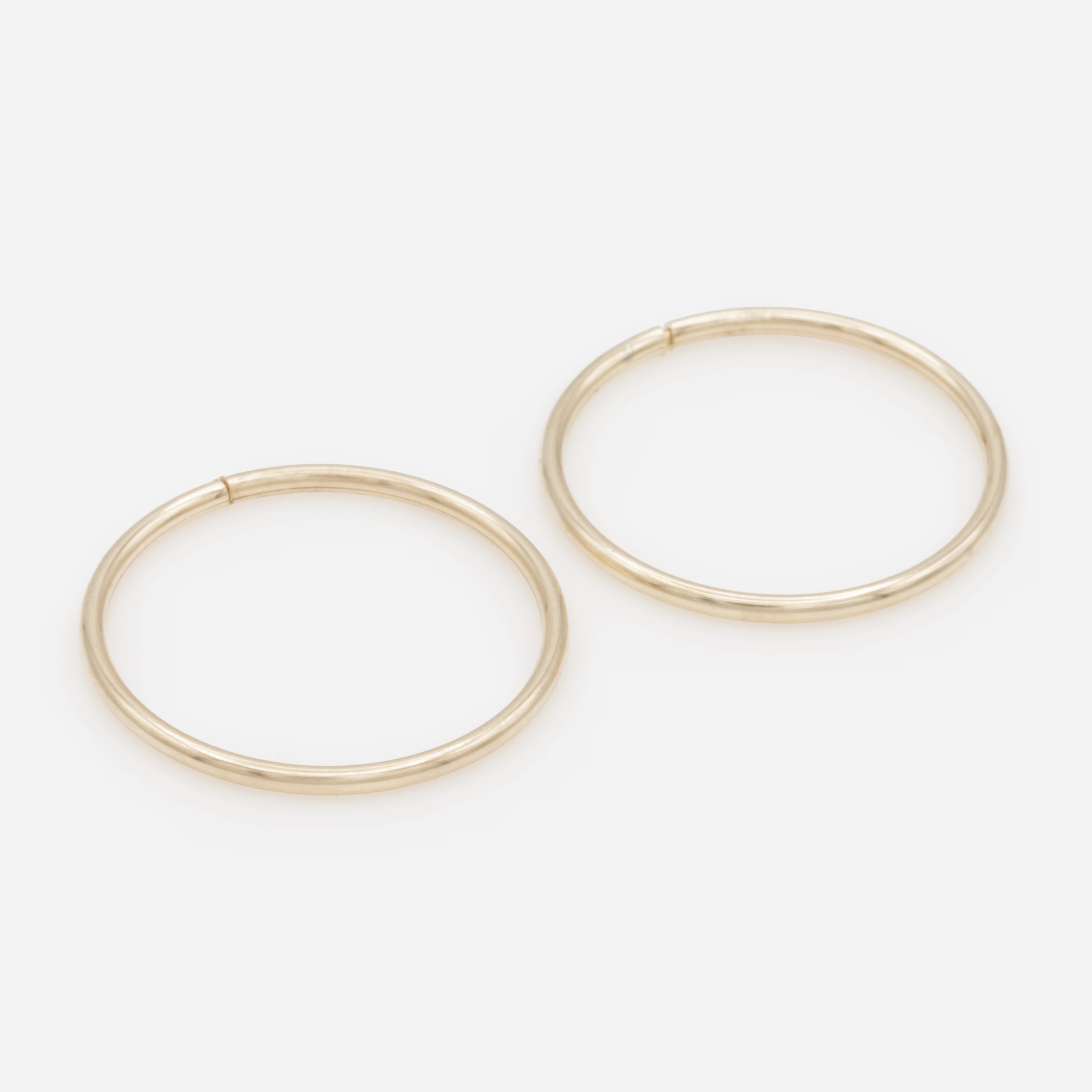 Boucles d'oreilles dormeuses 16 mm en or 10 carats - Image 2