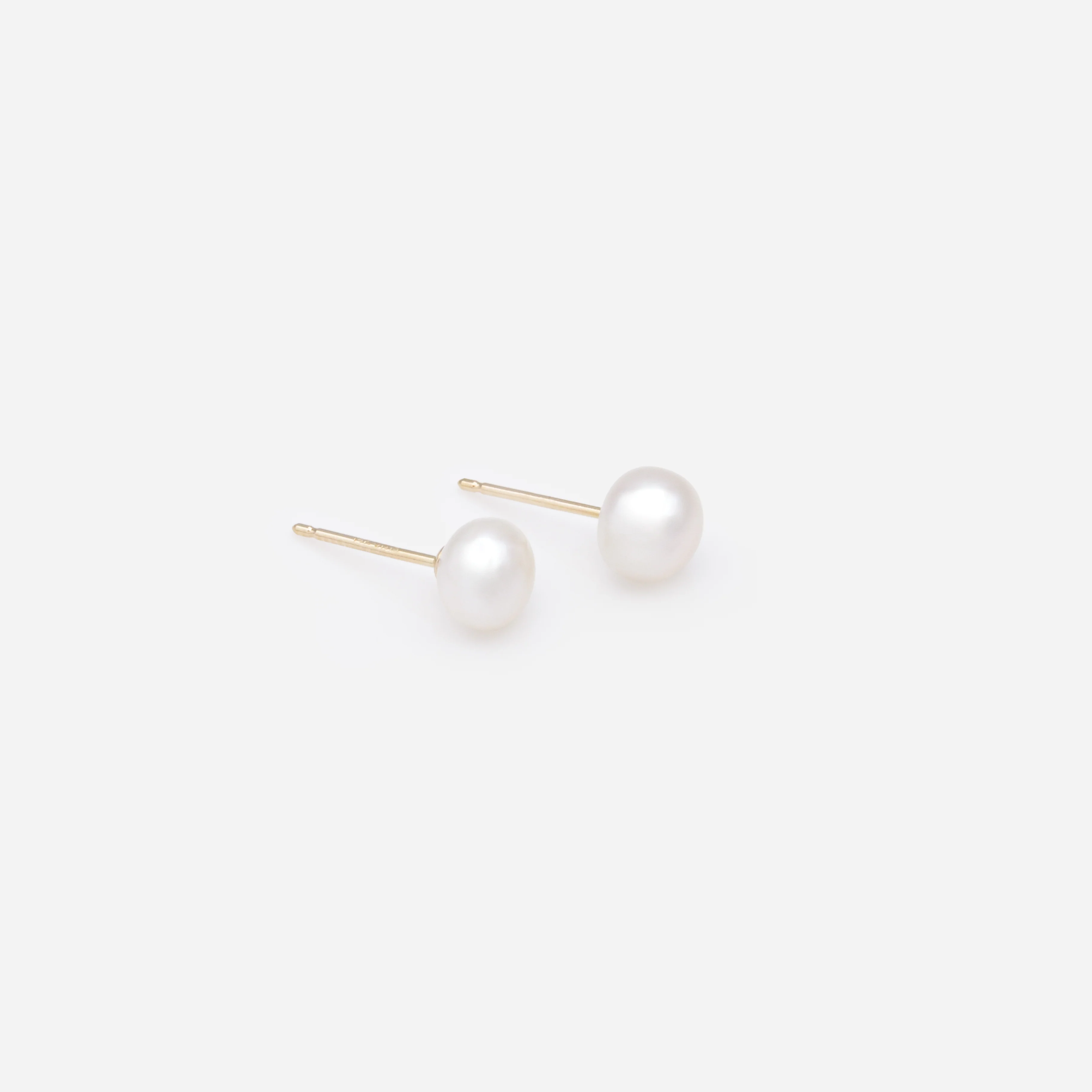 Boucles d'oreilles perles d'eau douce 5,5 à 6 mm avec tige en or 14 carats - Image 3