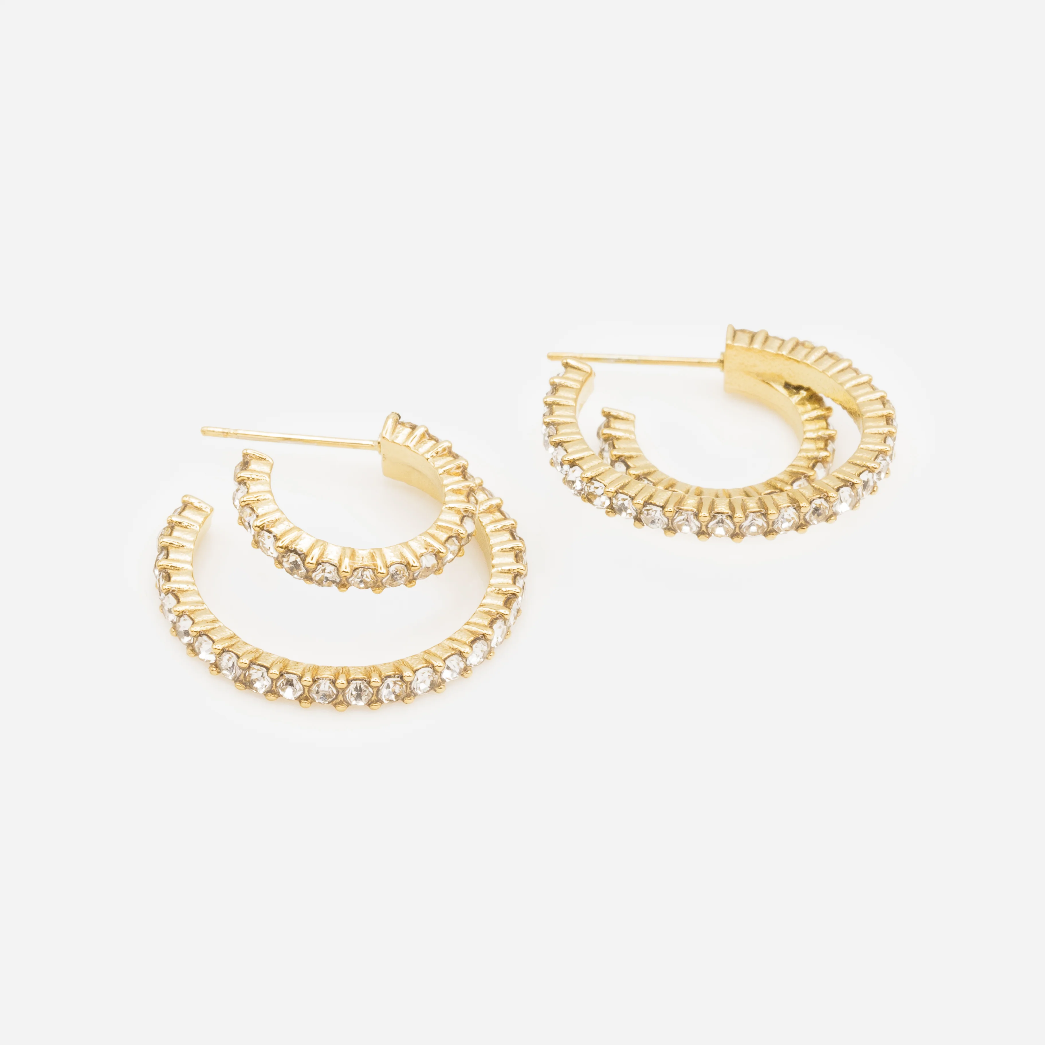 Boucles d'oreilles doubles anneaux dorés recouverts de zircons cubiques en acier inoxydable - Image 2