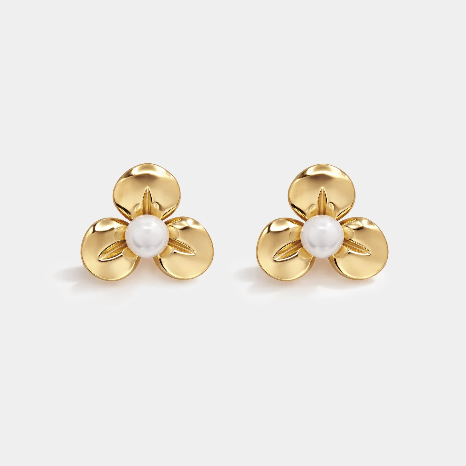 Boucles d'oreilles fleur dorée en acier inoxydable & perle - Image 2