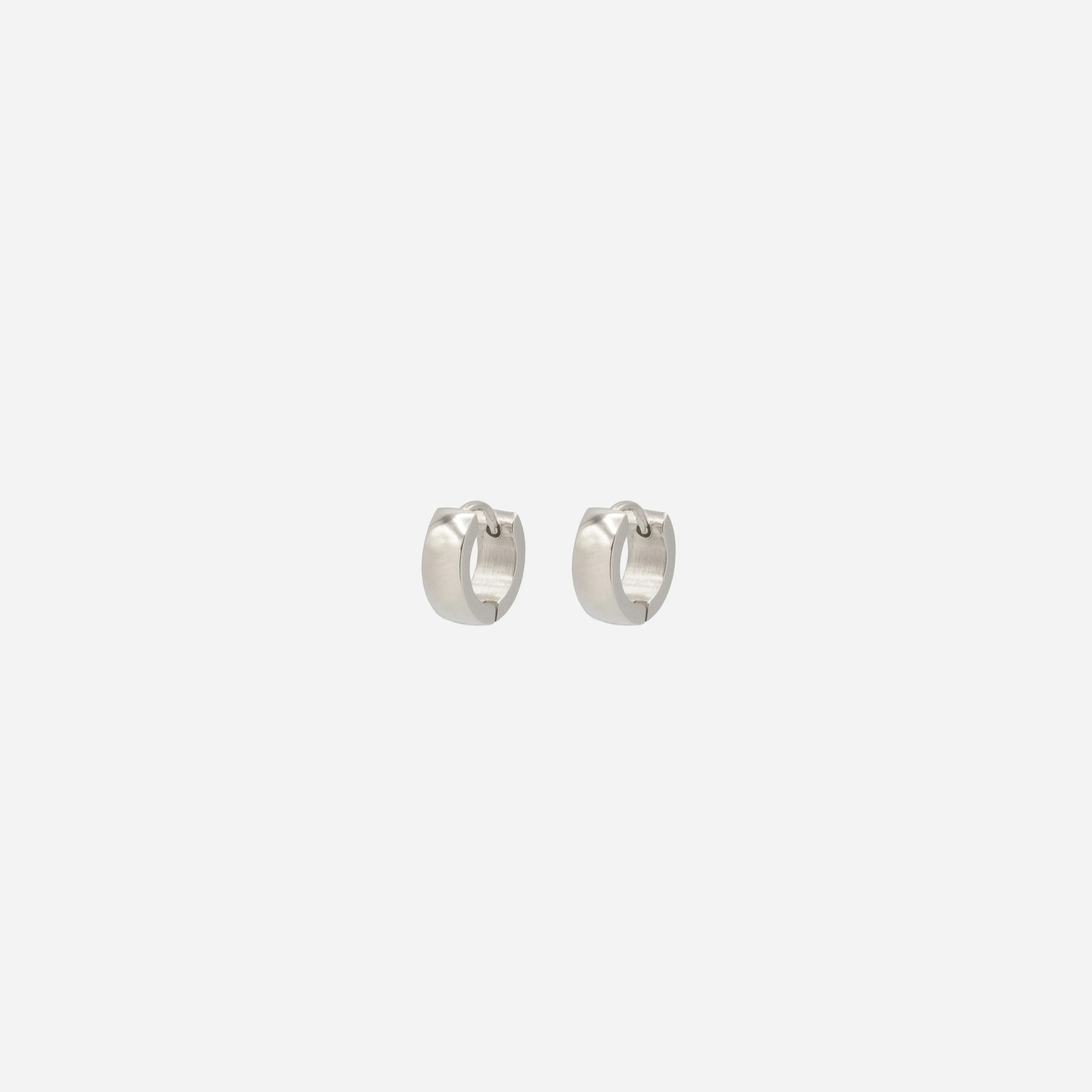 Boucles d'oreilles huggies argentées 10 mm en acier inoxydable