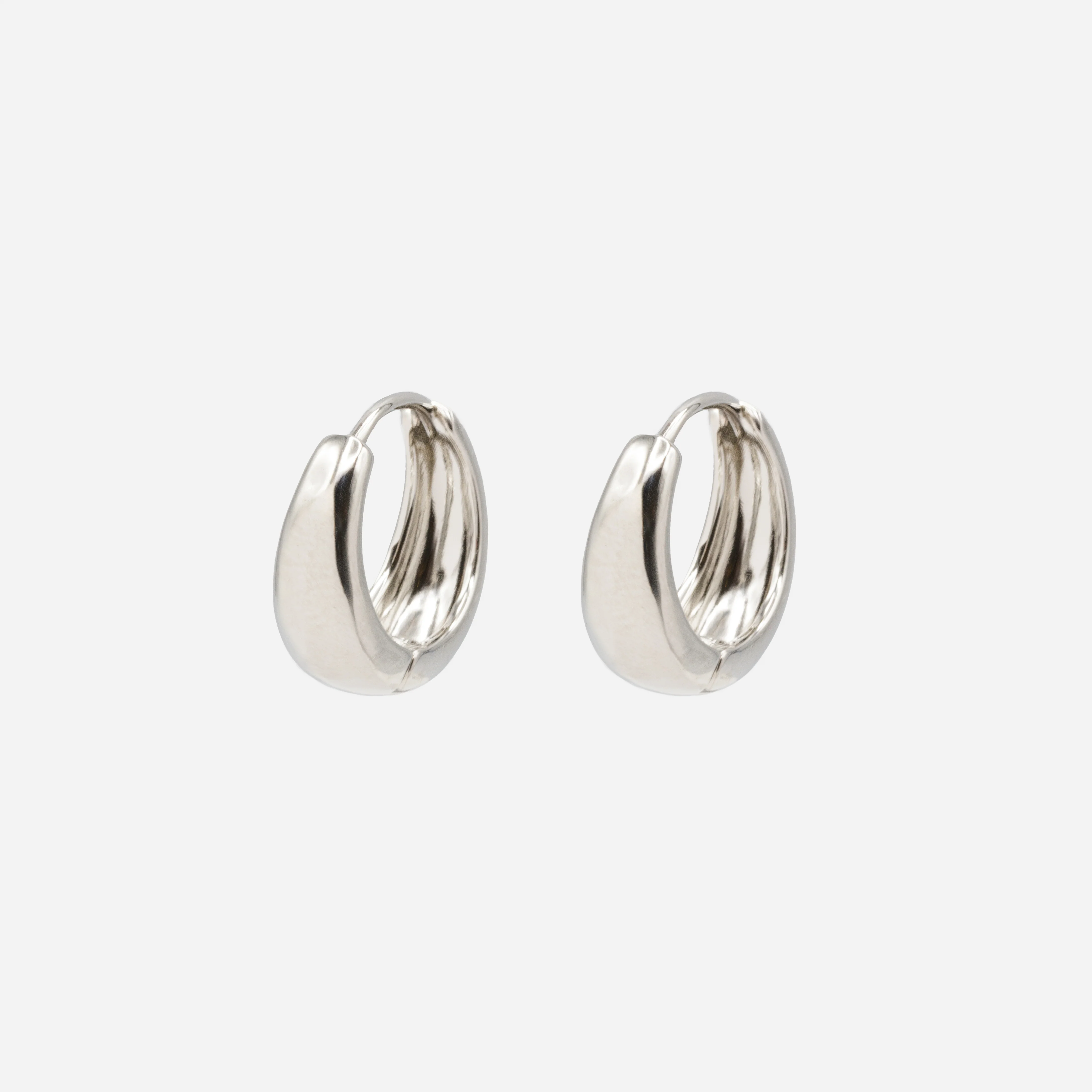 Boucles d'oreilles huggies argentées 15 mm