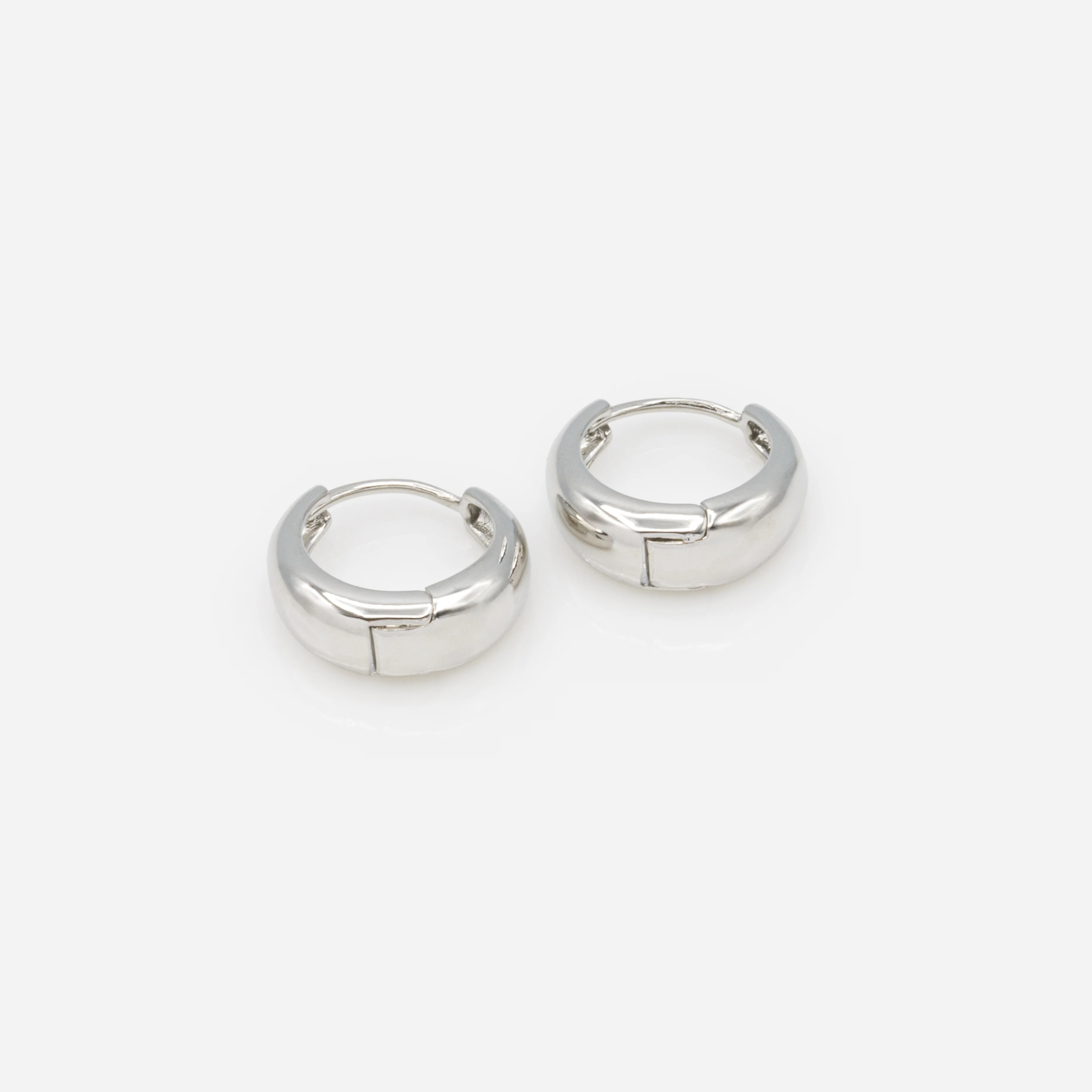 Boucles d'oreilles huggies argentées 15 mm - Image 2