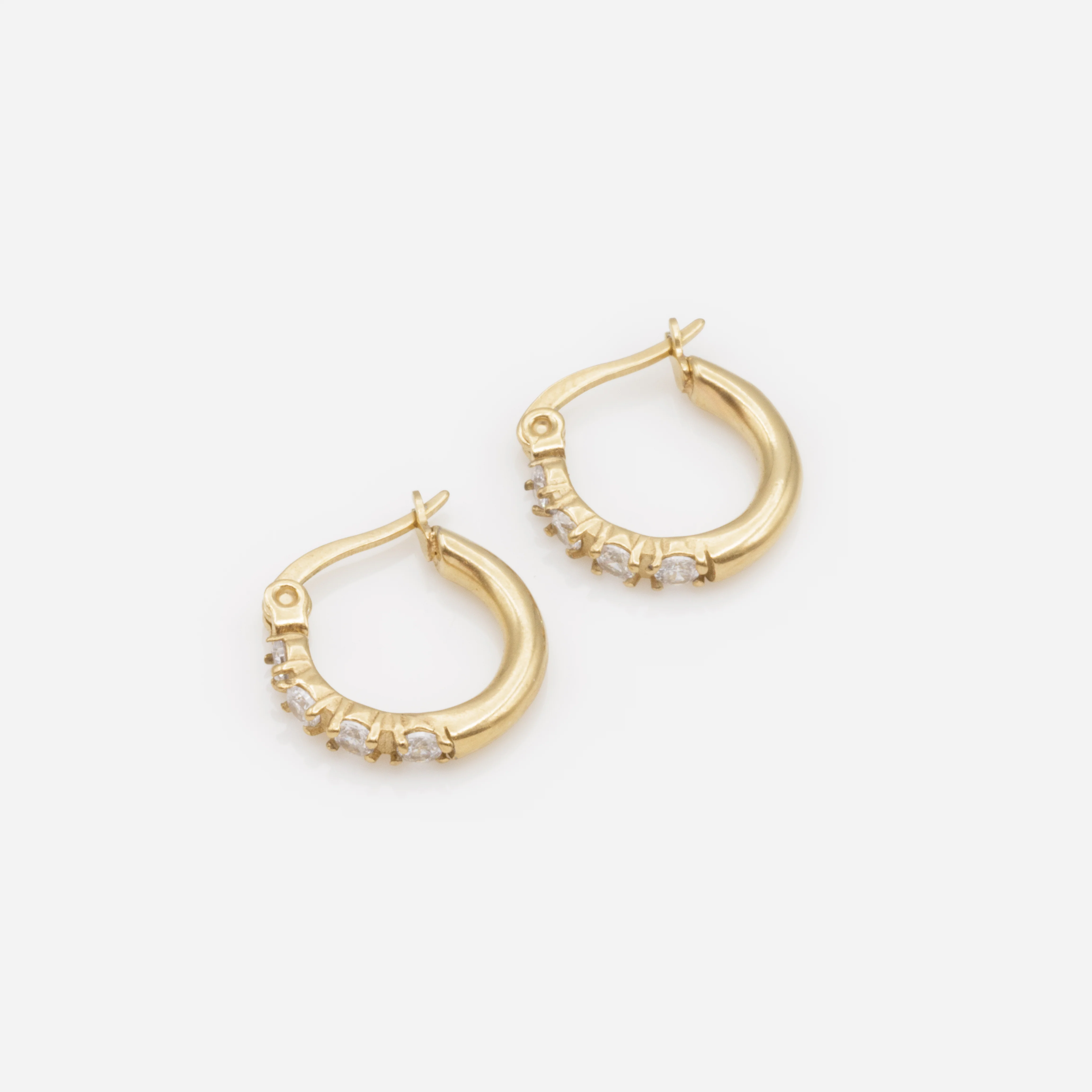 Boucles d'oreilles petits anneaux avec zircons cubiques en acier inoxydable - Image 2