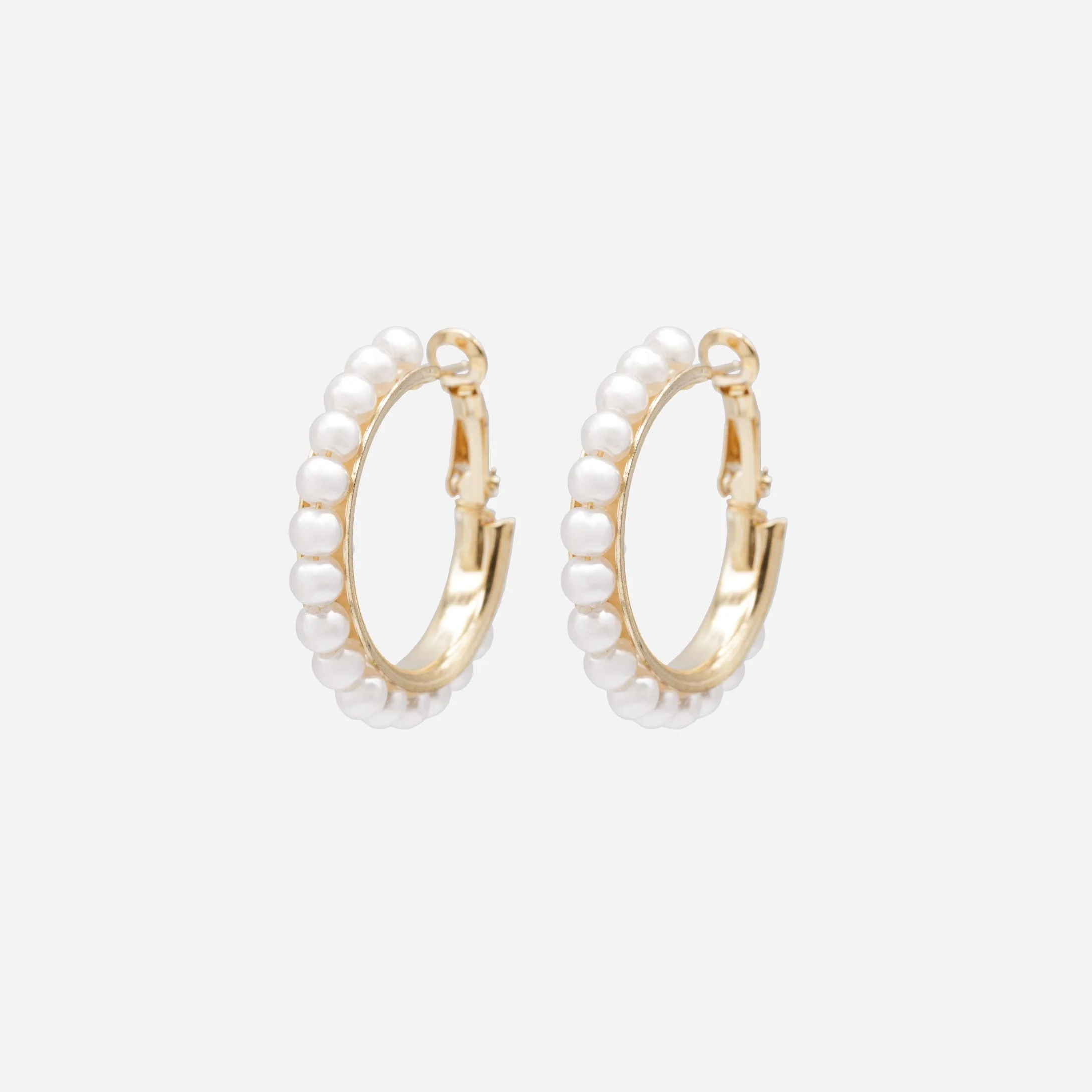 Boucles d'oreilles chemin de perles sur anneau doré