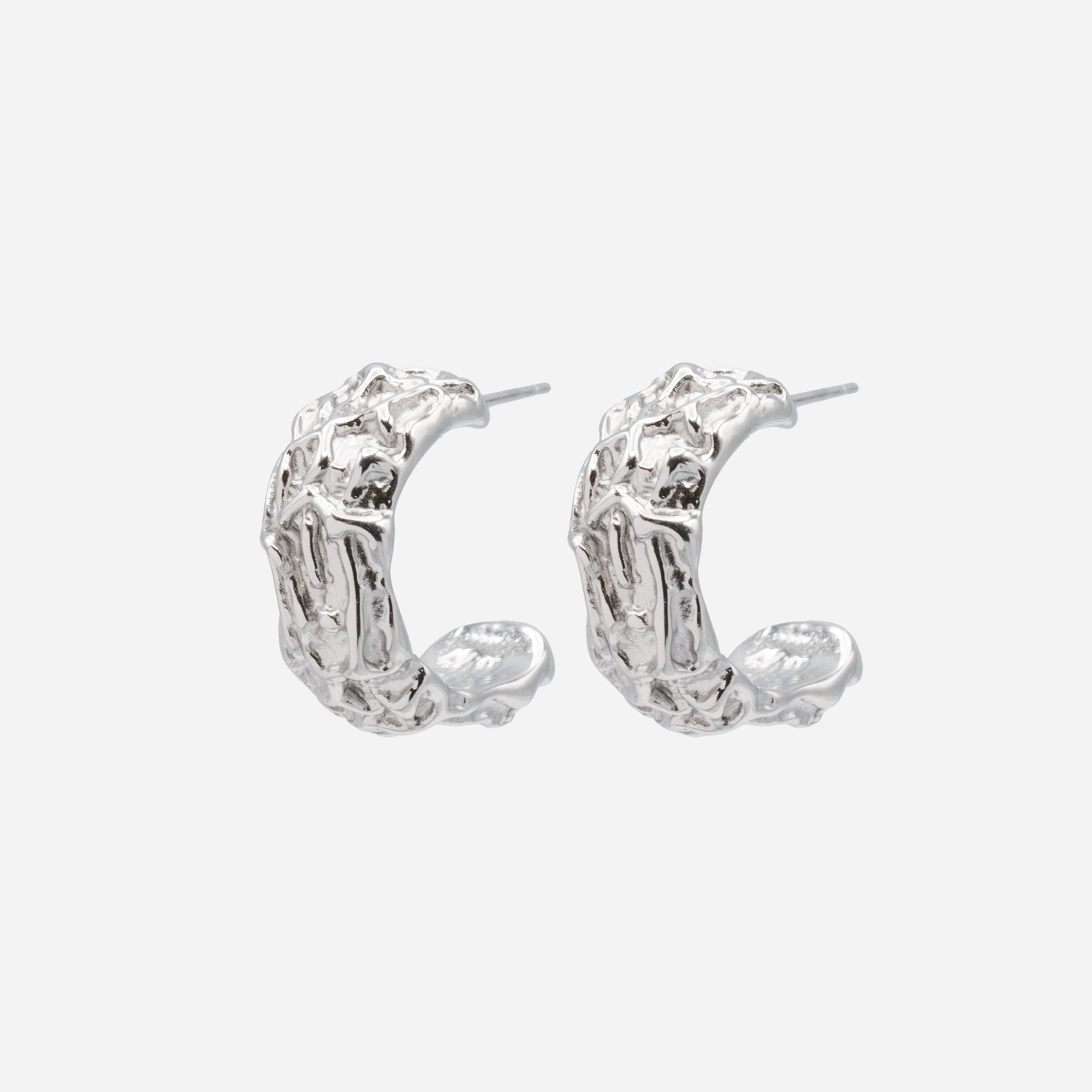 Boucles d'oreilles larges anneaux argentés texturés en acier inoxydable