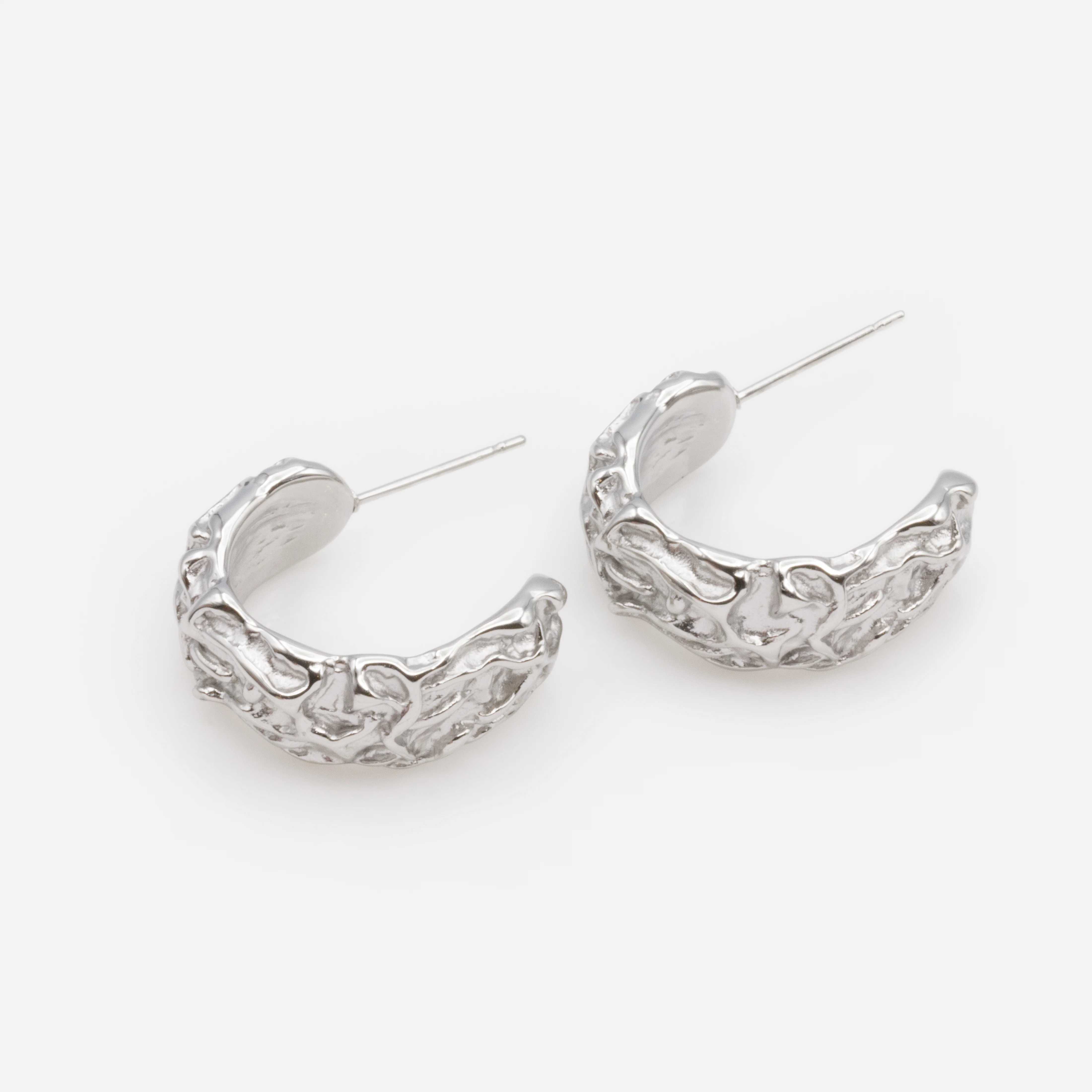 Boucles d'oreilles larges anneaux argentés texturés en acier inoxydable - Image 2