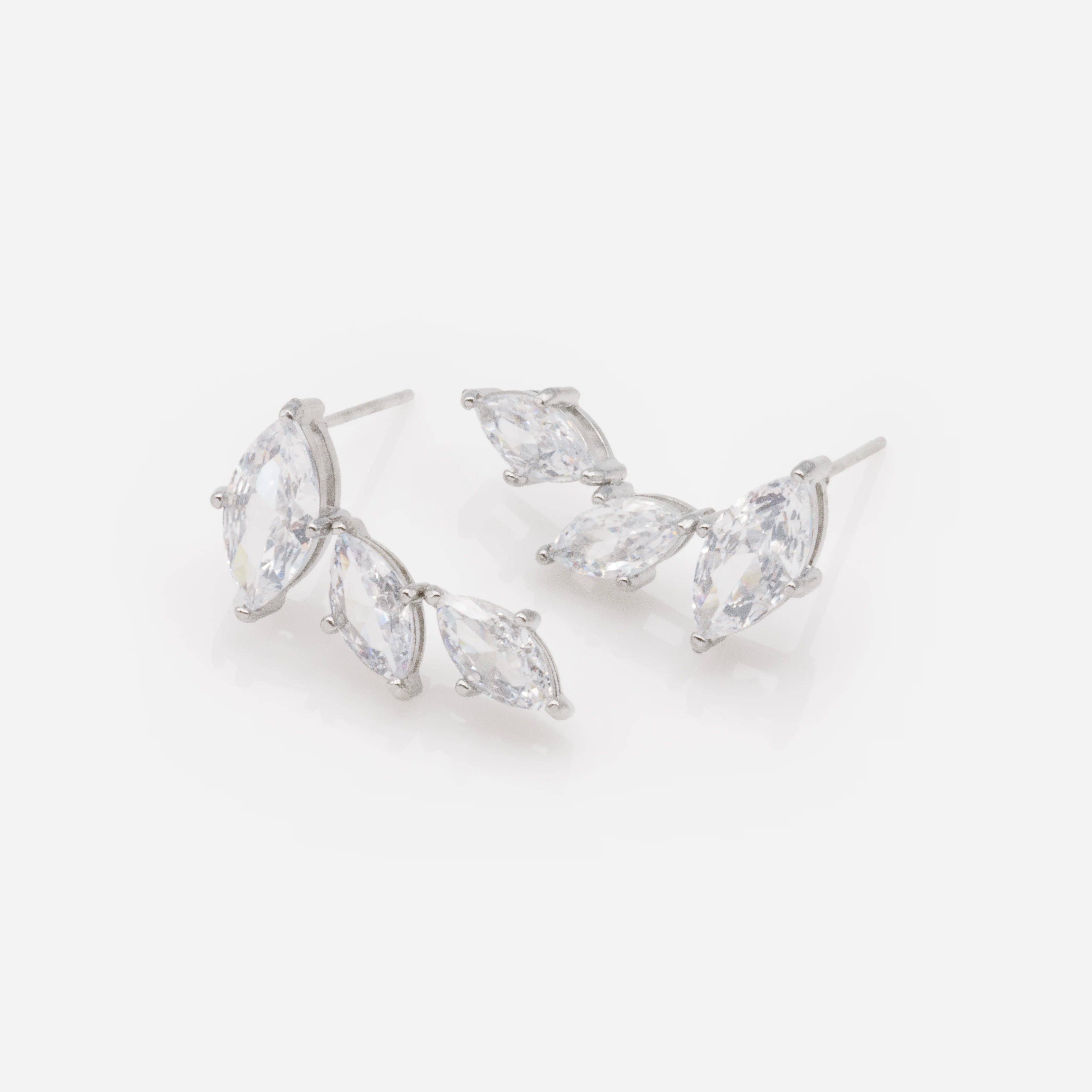 Boucles d'oreilles argentées trio de feuilles en acier inoxydable - Image 2