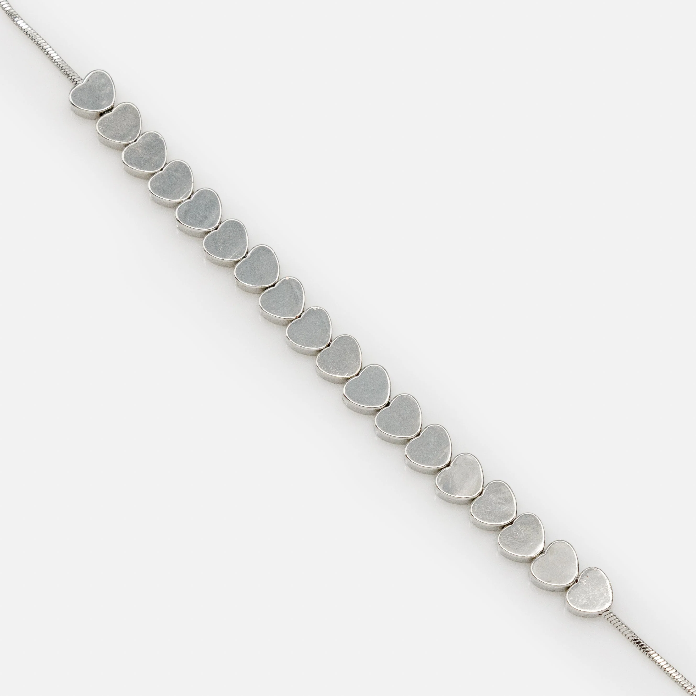 Bracelet argenté ajustable avec série de cœurs plats - Image 2