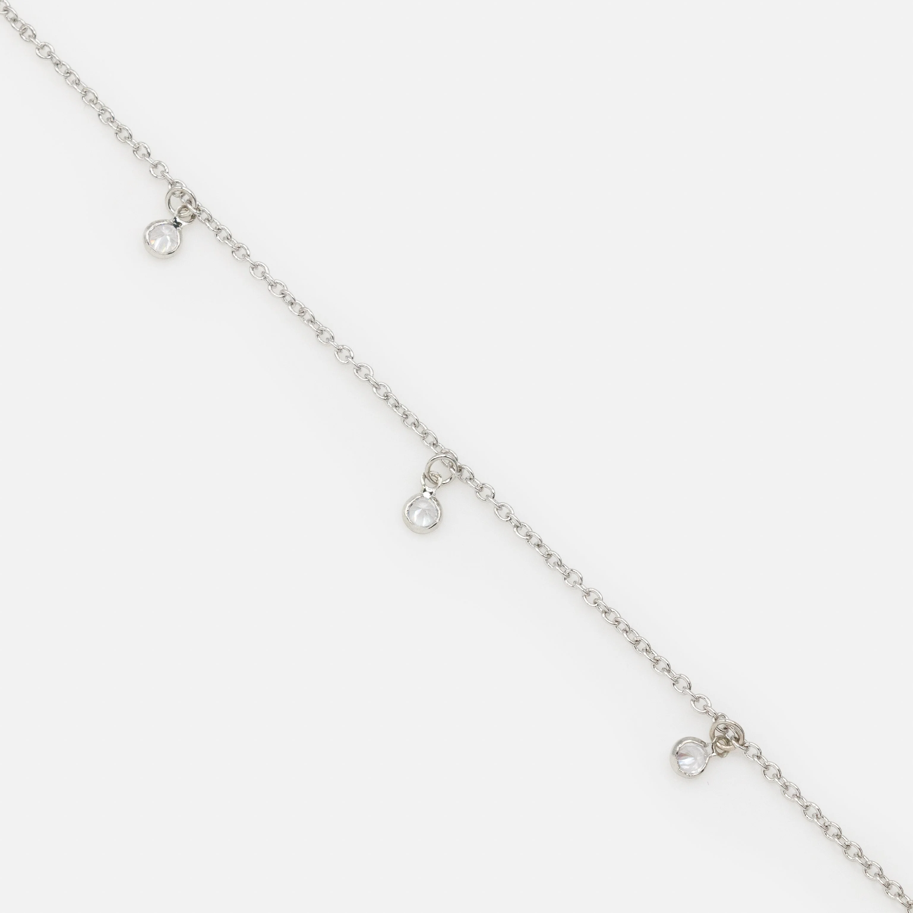 Bracelet argenté petites breloques rondes avec zircons cubiques - Image 2