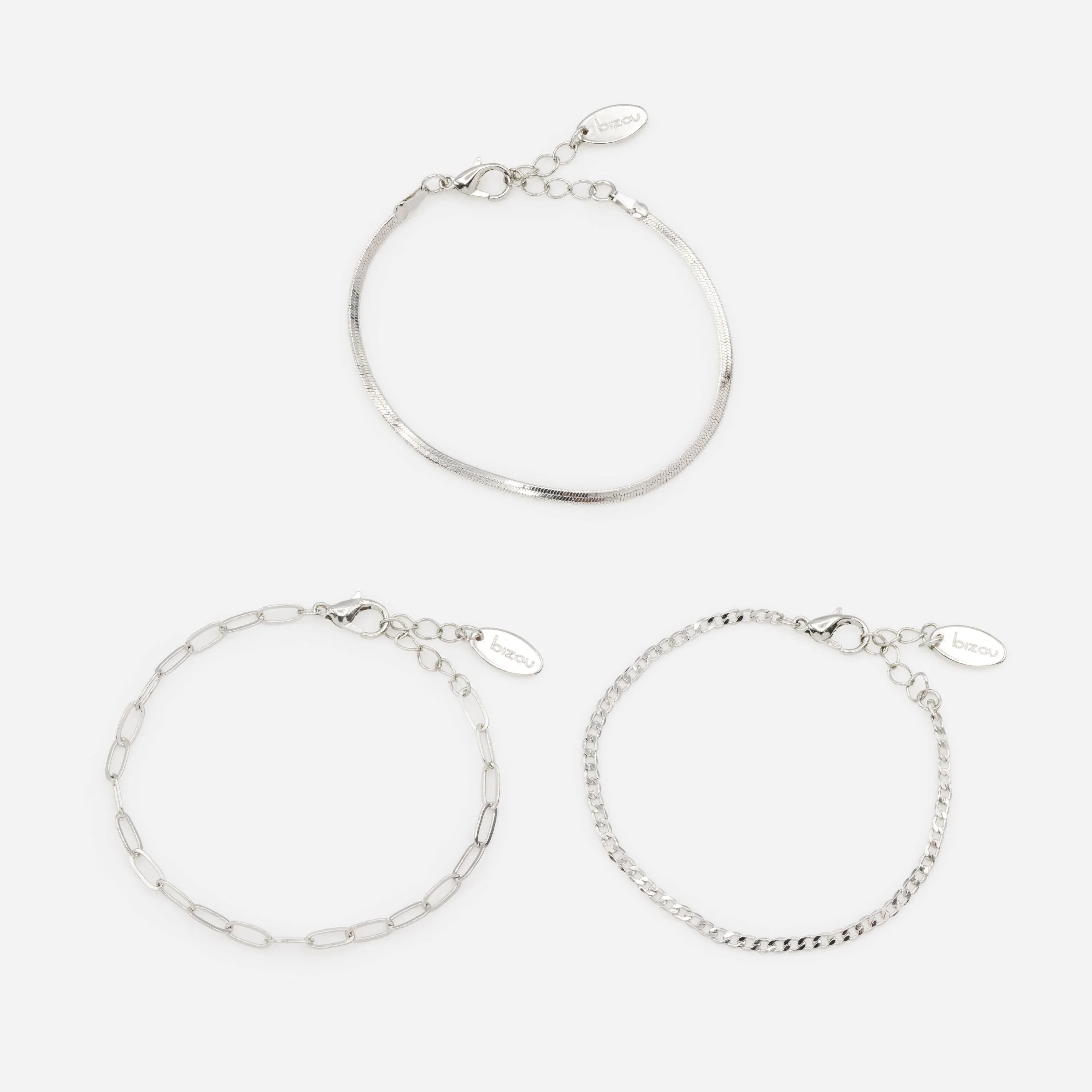 Ensemble de trois bracelets argentés à mailles délicates