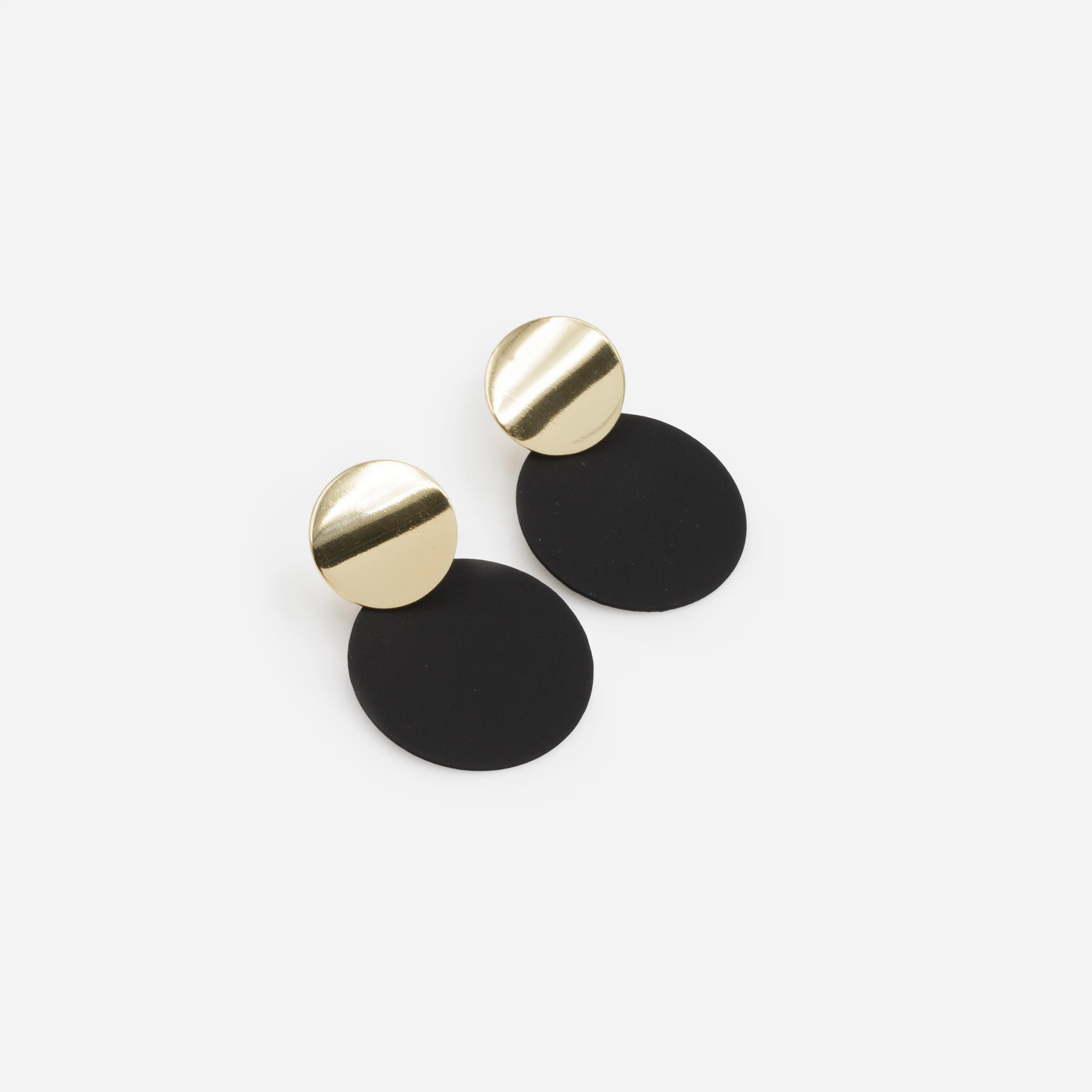 Boucles d'oreilles cercles noirs et dorés - Image 2