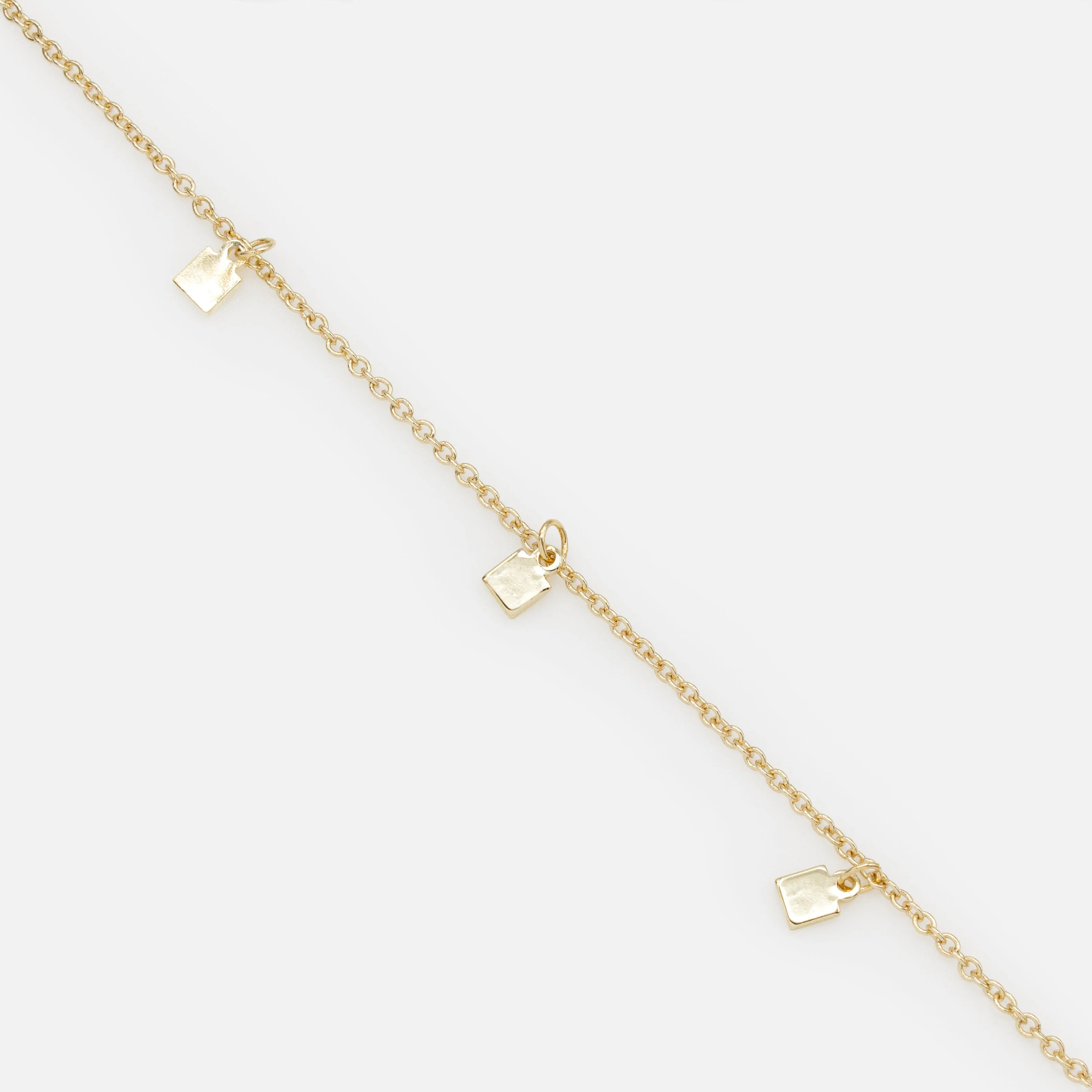 Bracelet doré petites breloques carrées - Image 2