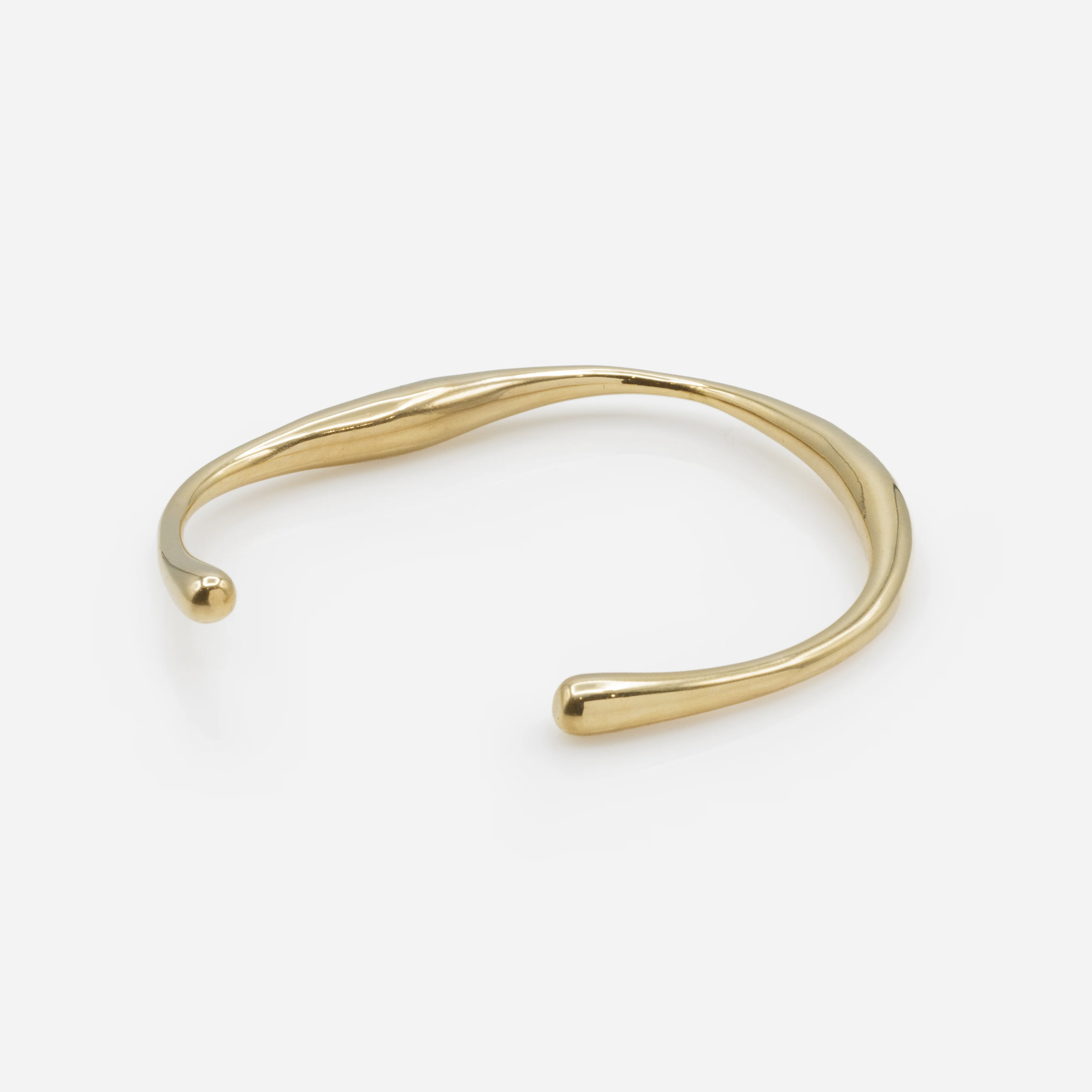 Bracelet rigide doré au contour irrégulier