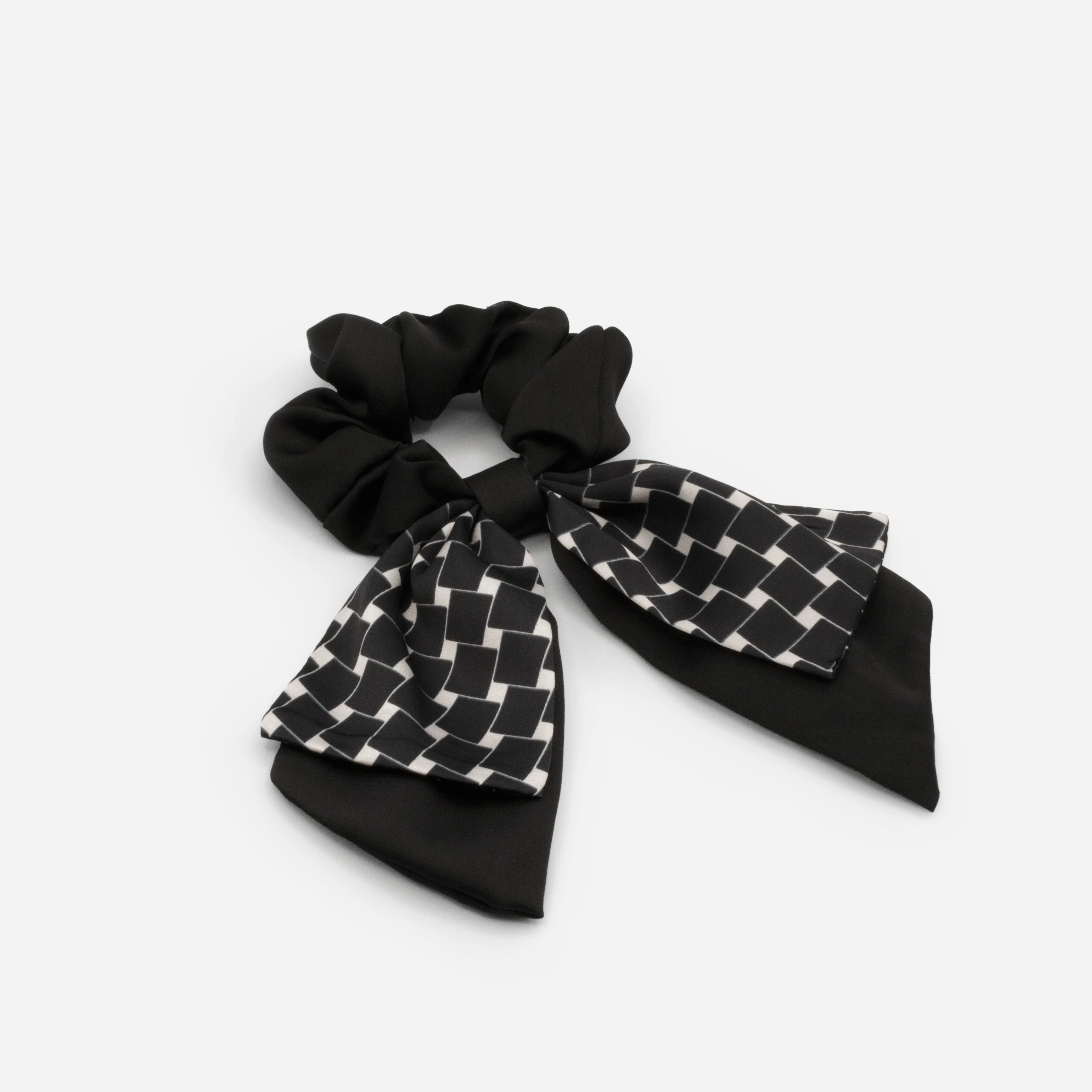 Chouchou noir avec boucle et motif géométrique