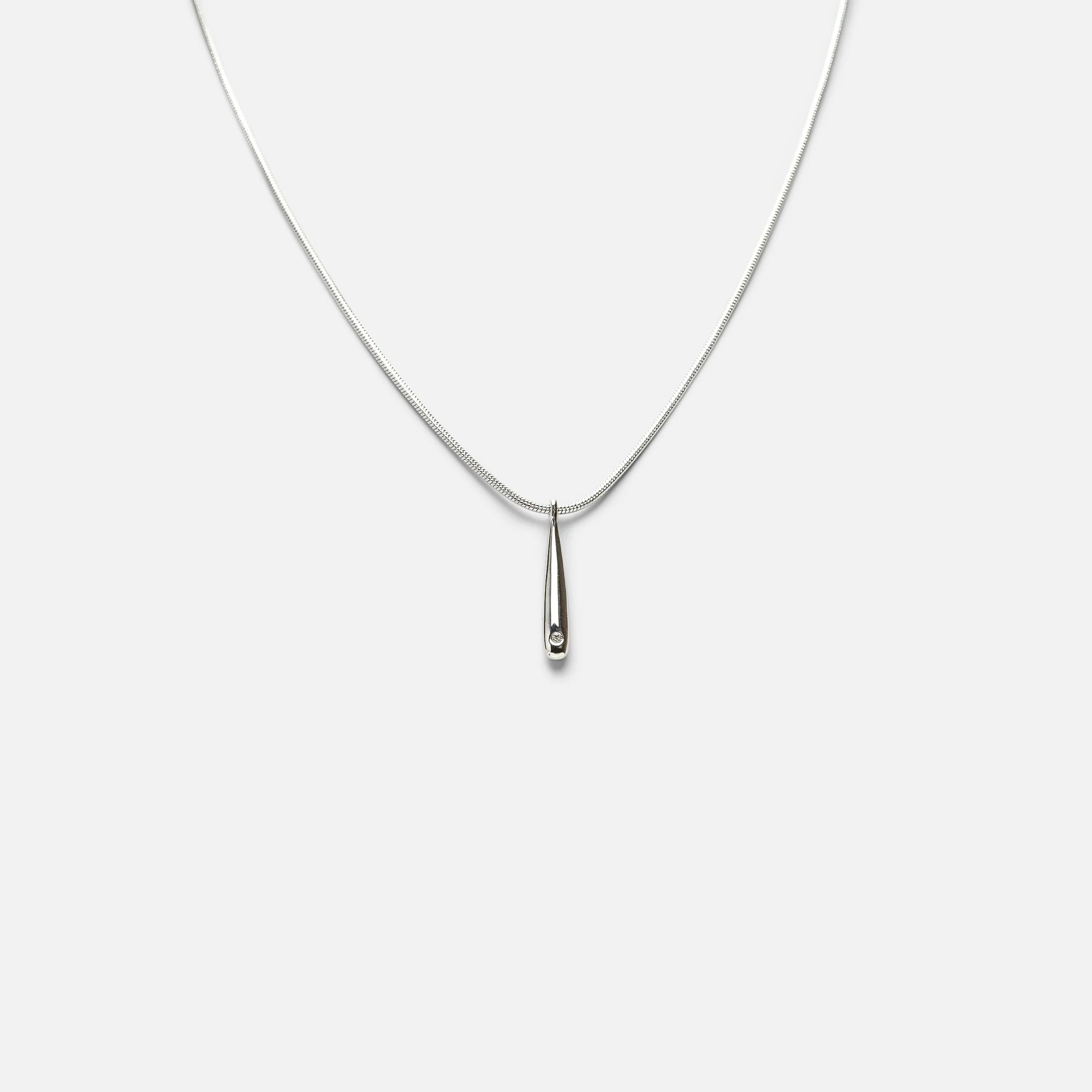 Collier argent avec breloque longue et zircon cubique en acier inoxydable