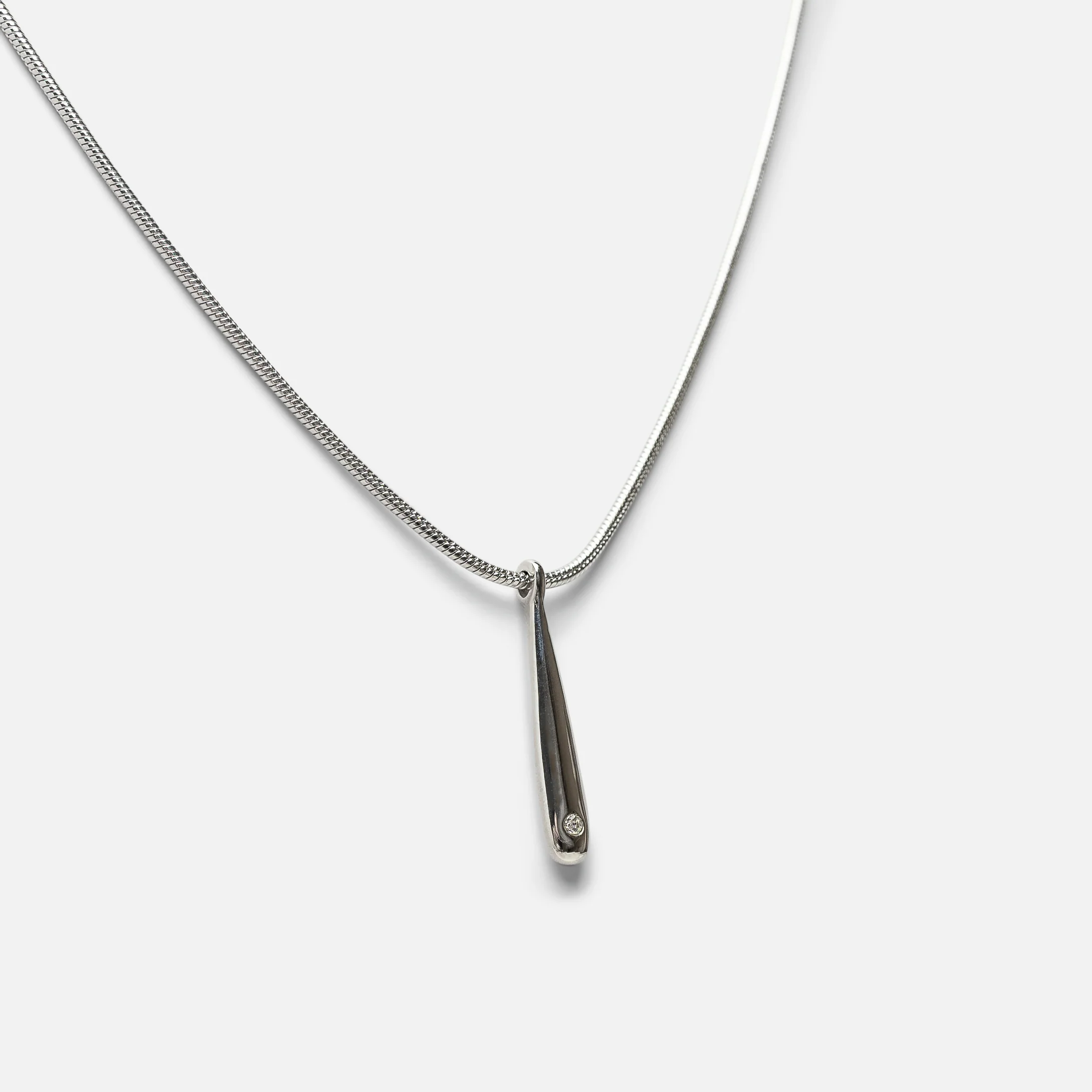 Collier argent avec breloque longue et zircon cubique en acier inoxydable - Image 2