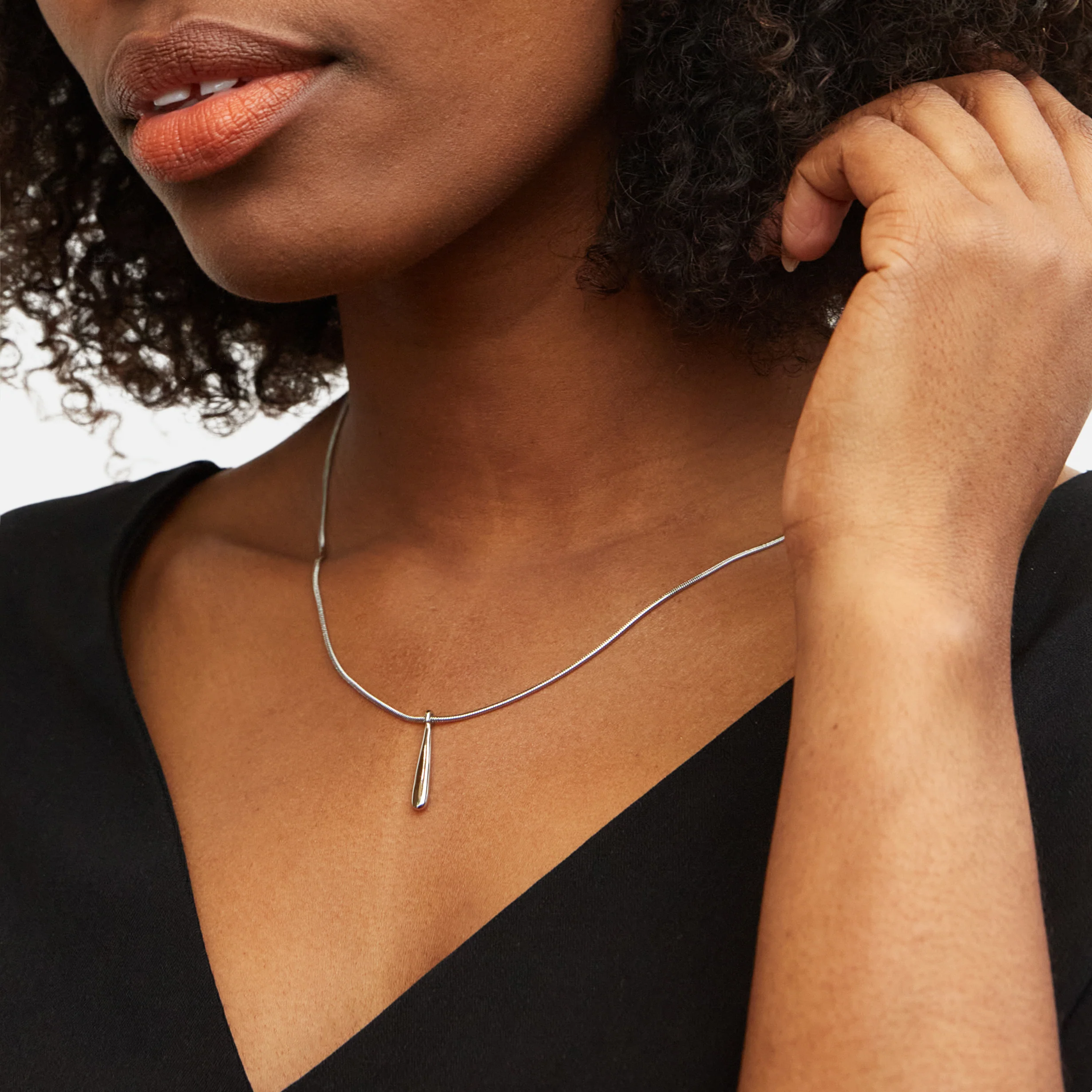 Collier argent avec breloque longue et zircon cubique en acier inoxydable - Image 3
