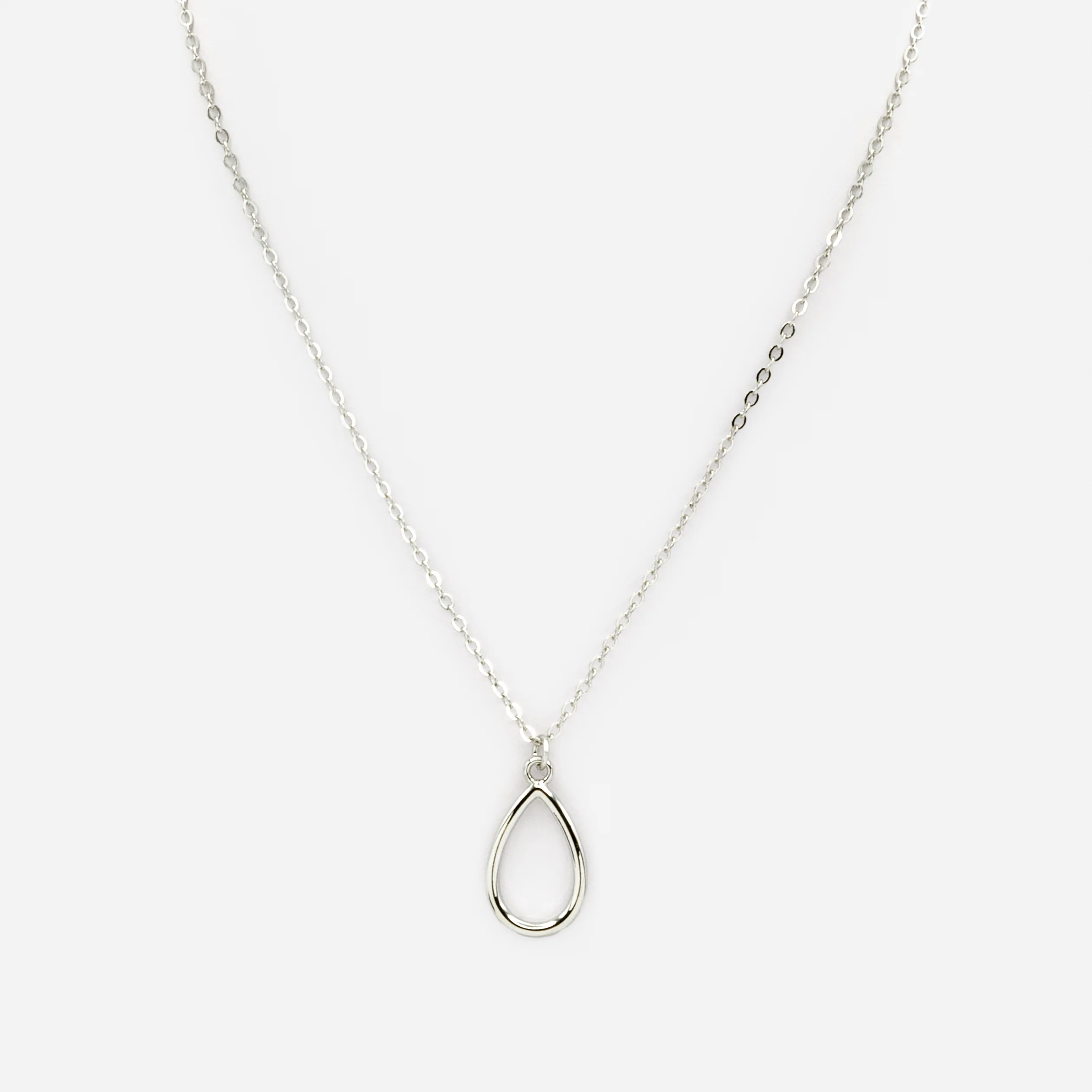 Collier argenté avec breloque goutte de pluie