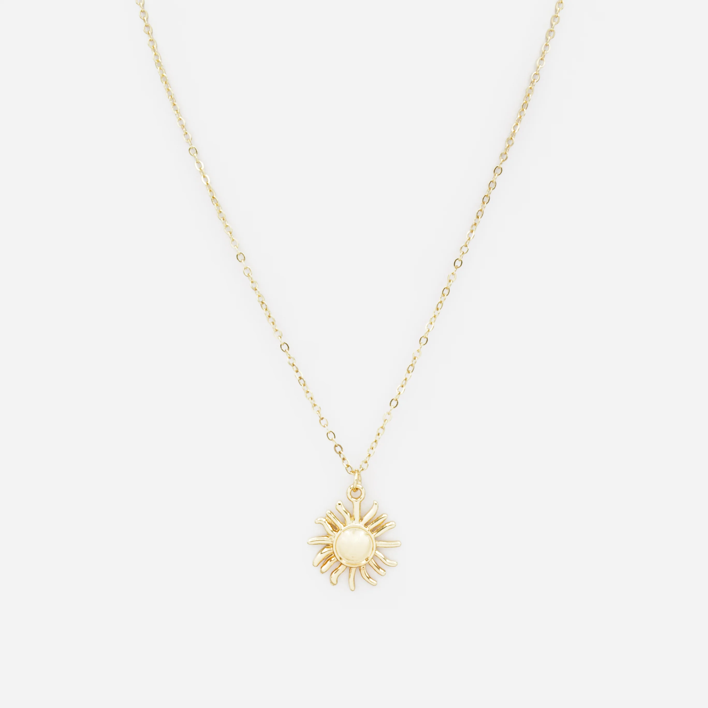 Collier doré avec breloque soleil brûlant