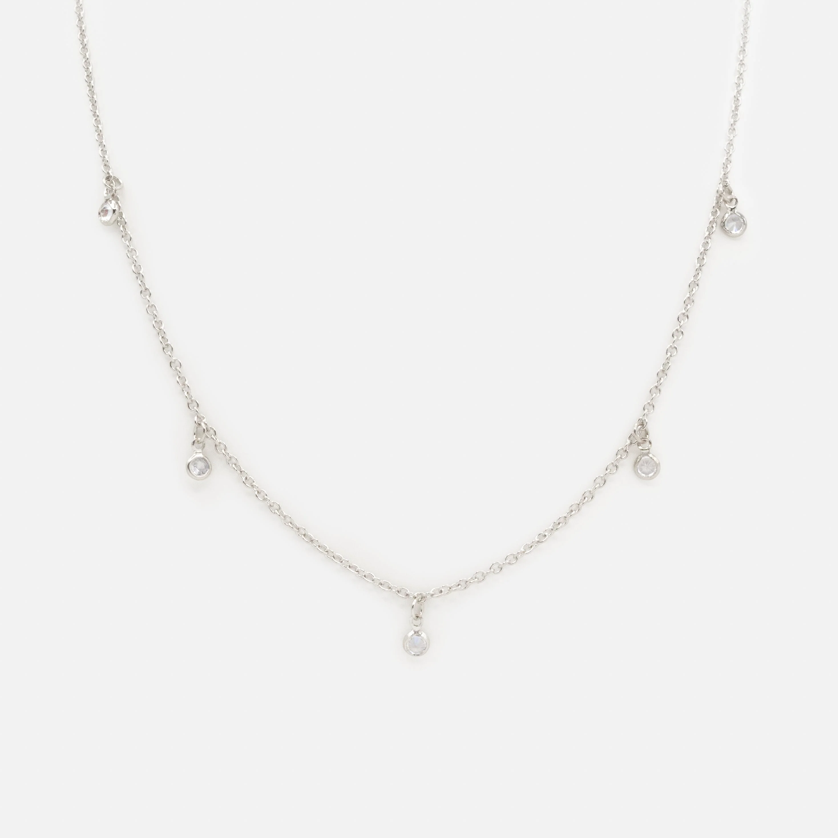 Collier argenté petites breloques rondes avec zircons cubiques