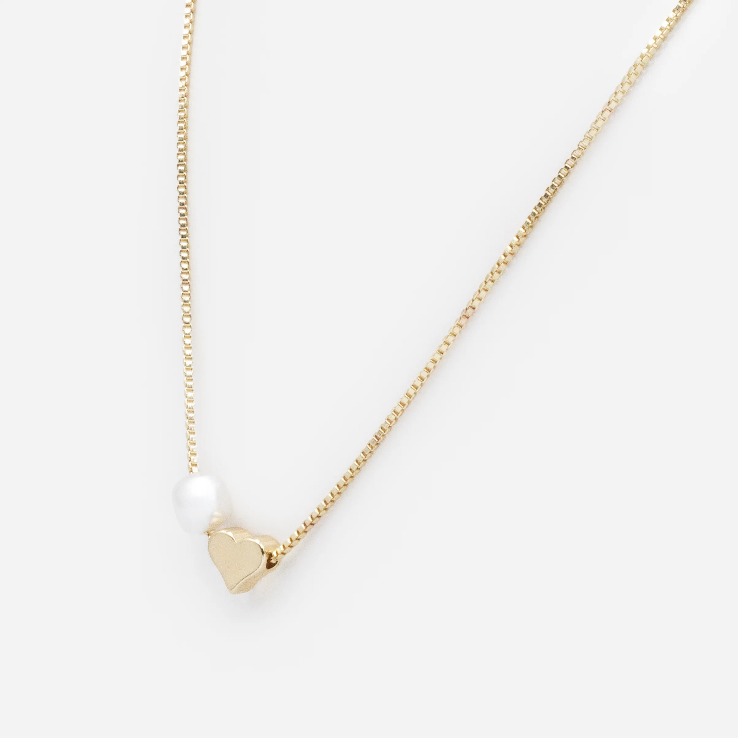 Collier doré avec perle et coeur - Image 2