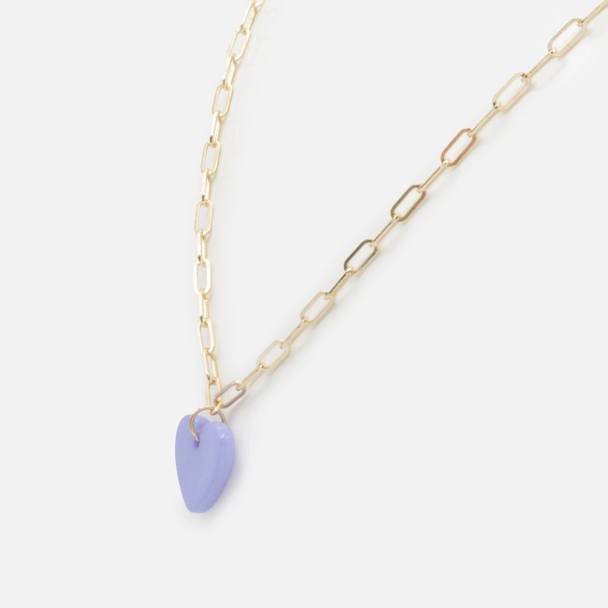 Collier doré à mailles trombone breloque cœur en acétate lilas - Image 2