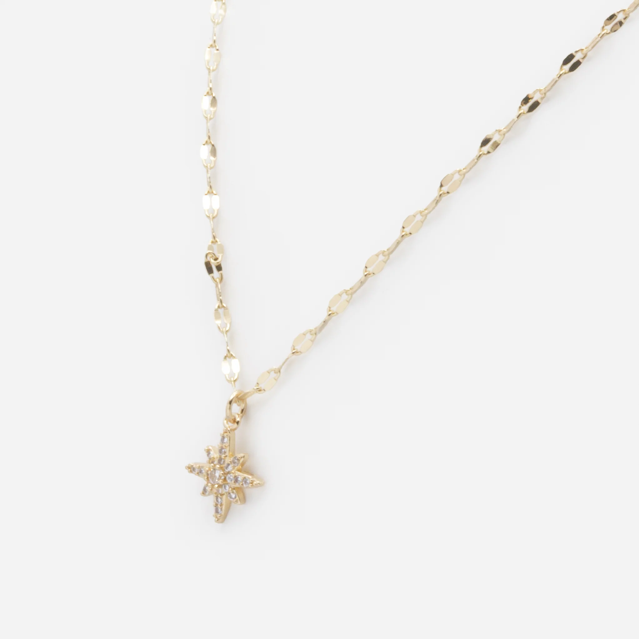 Collier doré avec breloque étoile et zircons cubiques - Image 2