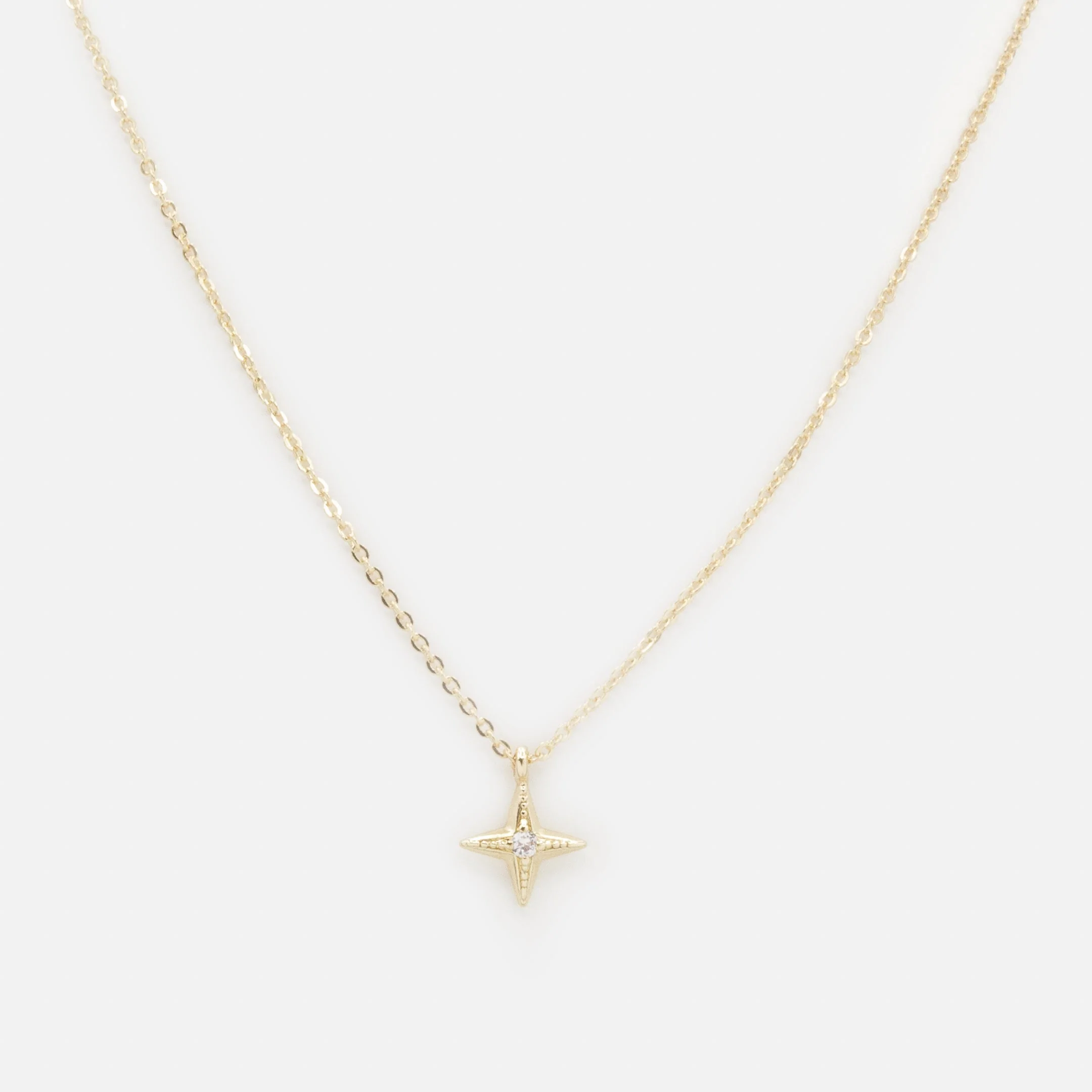Collier doré breloque petite étoile avec zircon cubique
