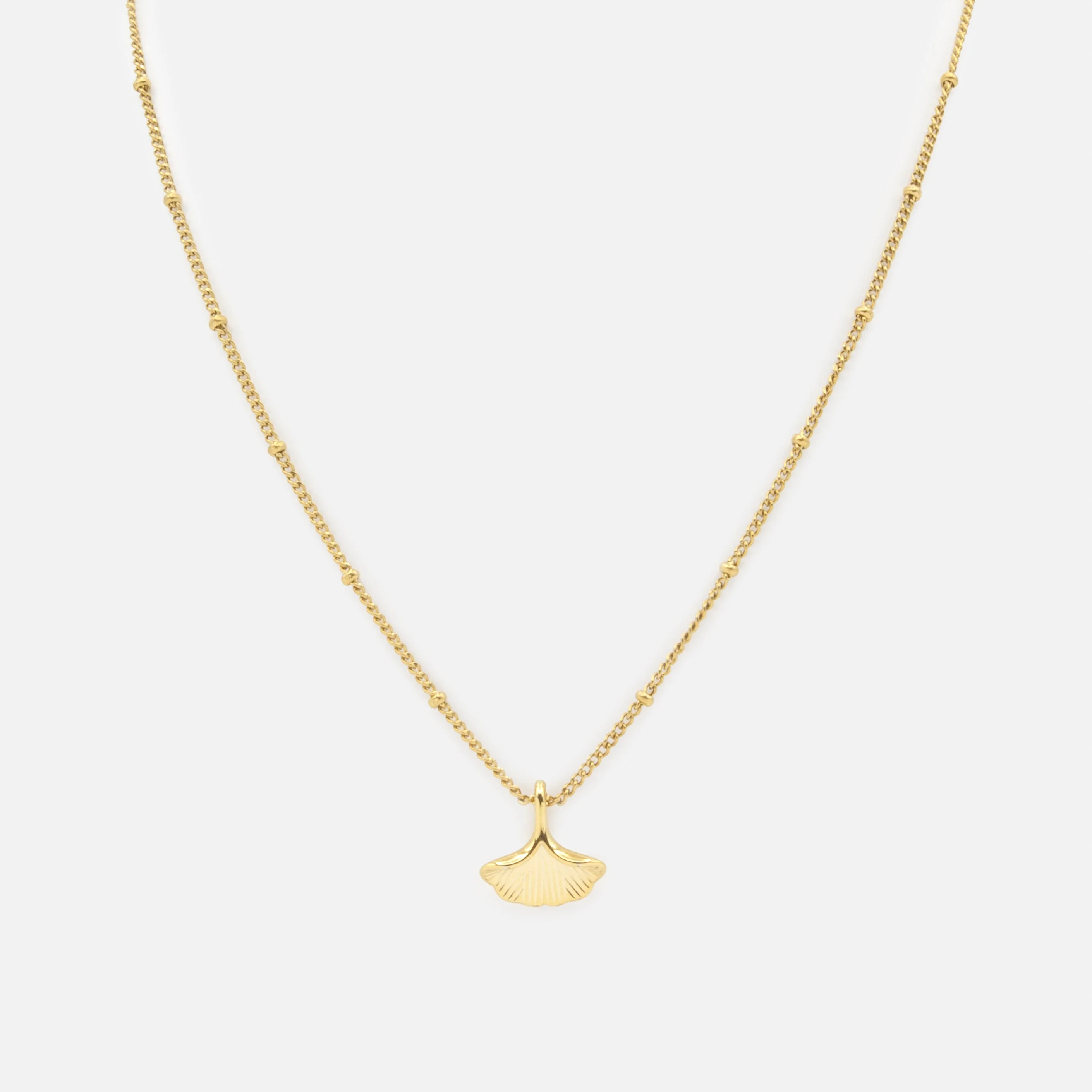 Collier doré coquillage