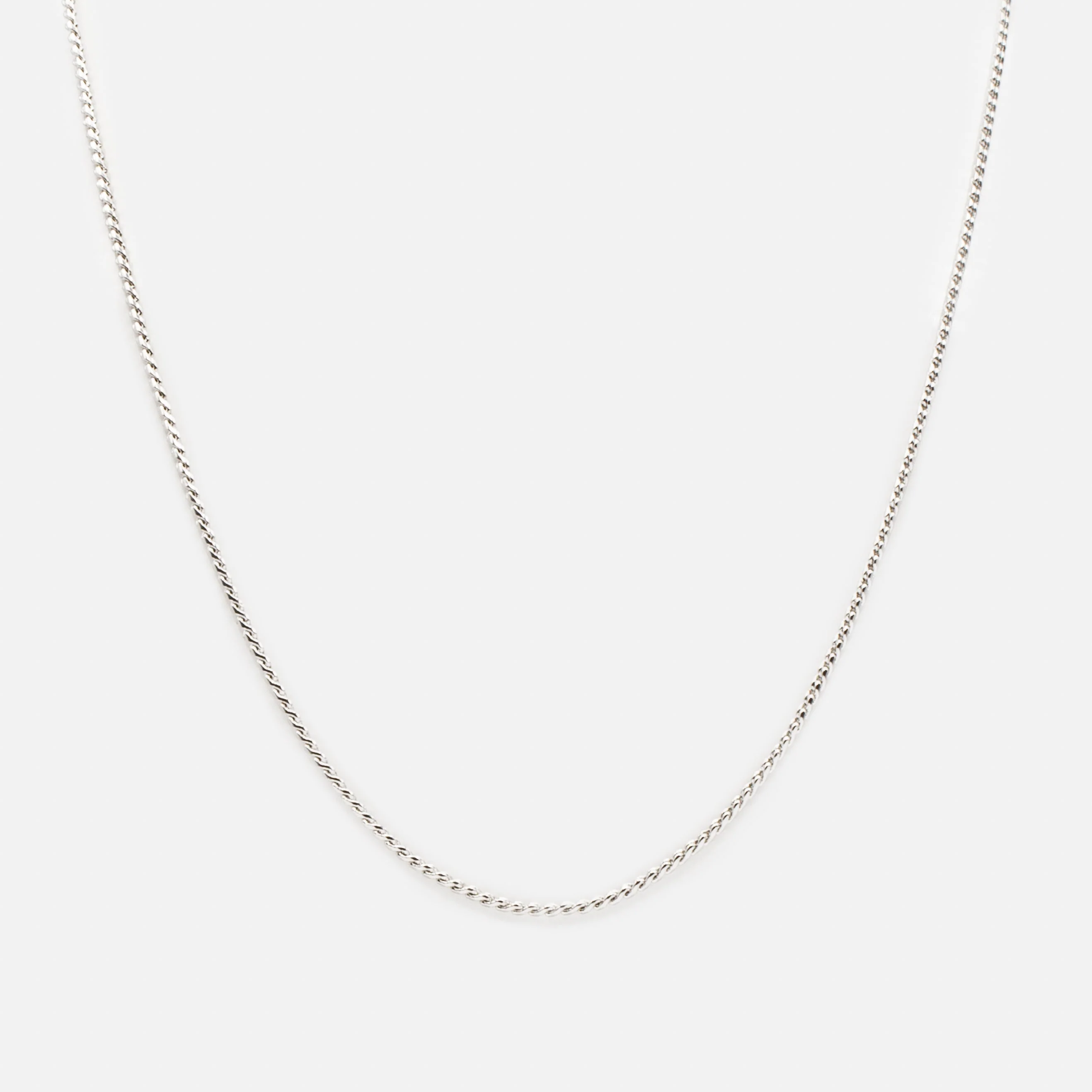 Ensemble de deux colliers argentés mailles en "s" et perles synthétiques rondes - Image 3